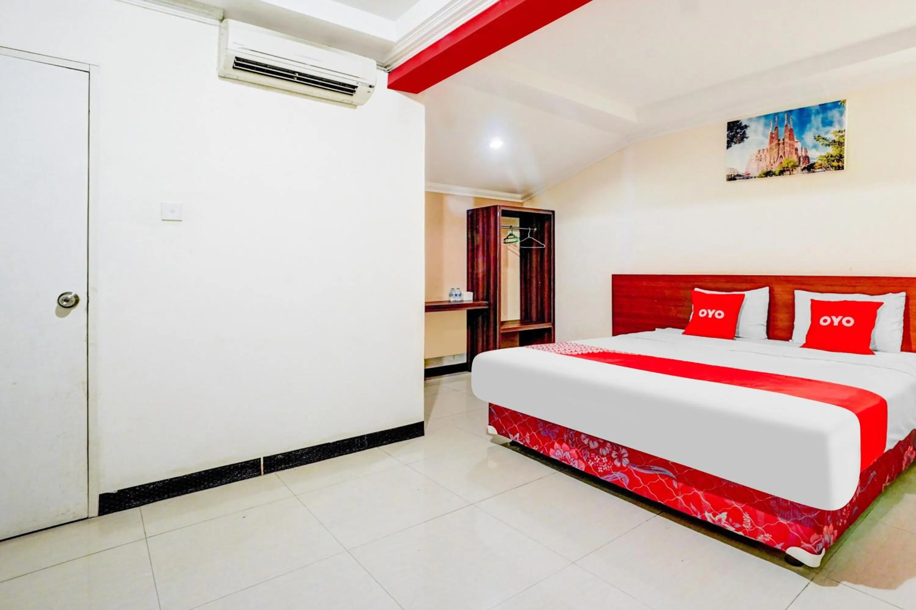 Bedroom, Bed in OYO 98 Residence Near Petra Christian University