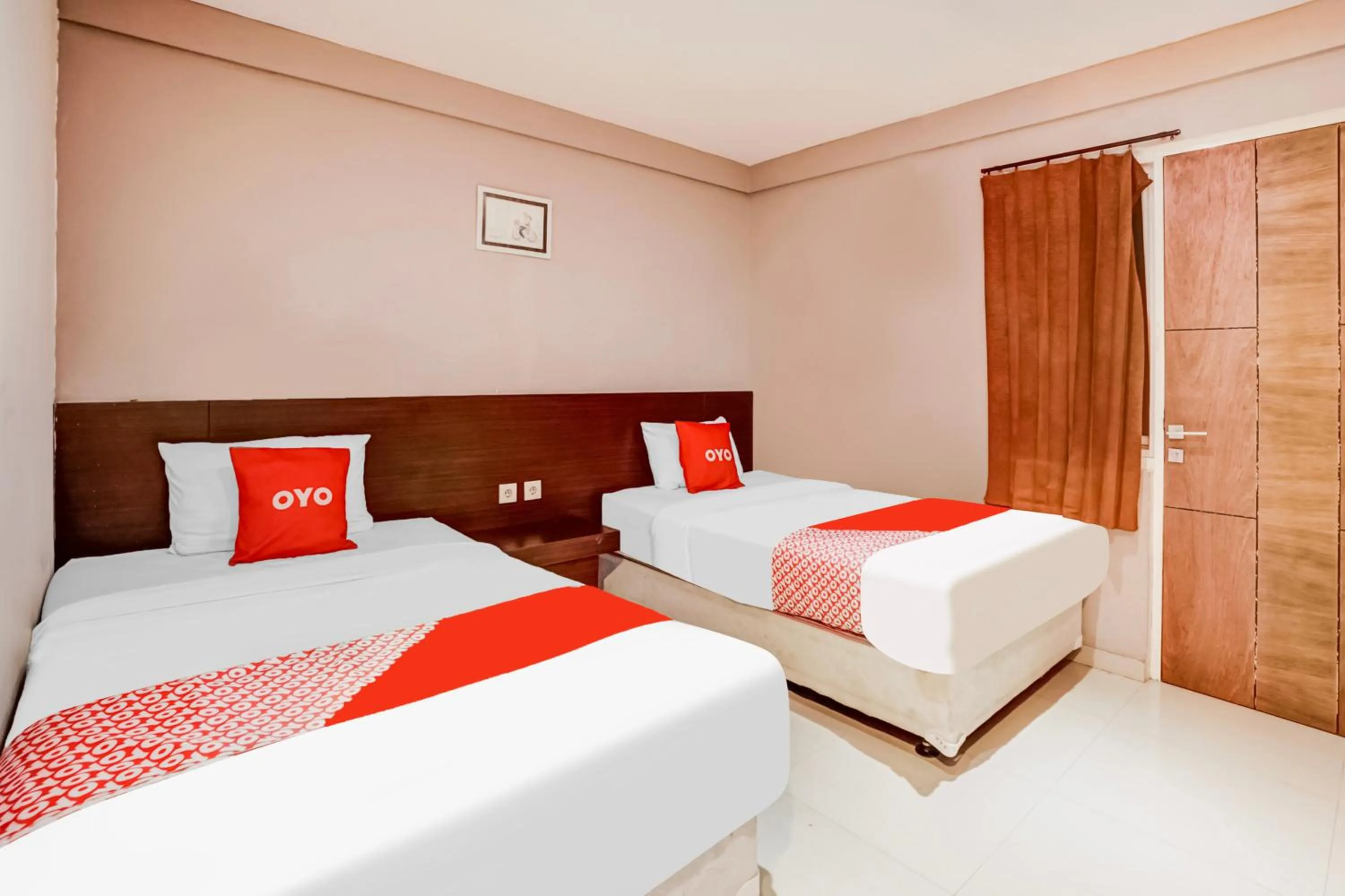 Bedroom, Bed in OYO 98 Residence Near Petra Christian University