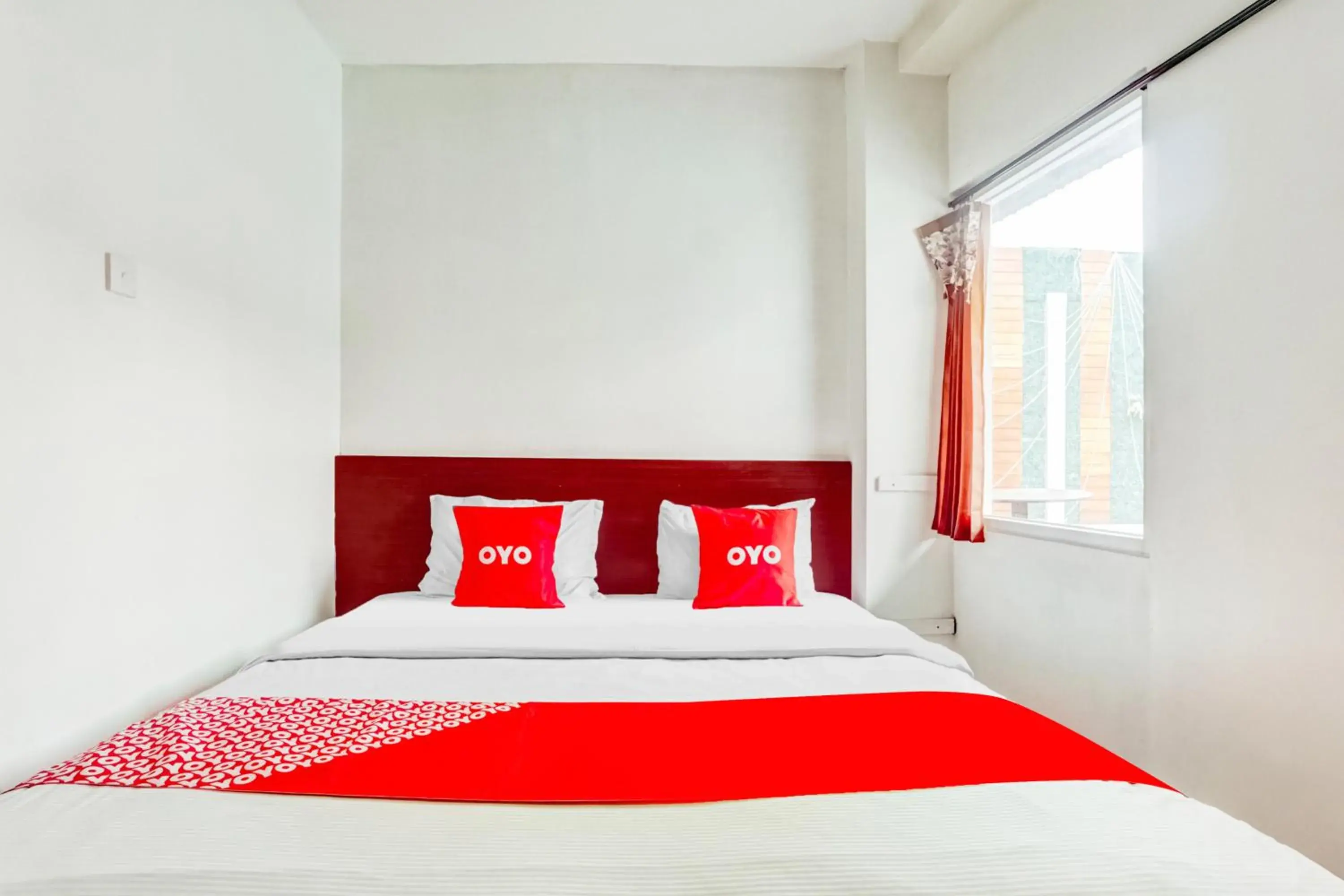 Bedroom, Bed in Hotel O Siwalankerto Near Surabaya Carnival Bedroom, Bed in Hotel O Siwalankerto Near Surabaya Carnival