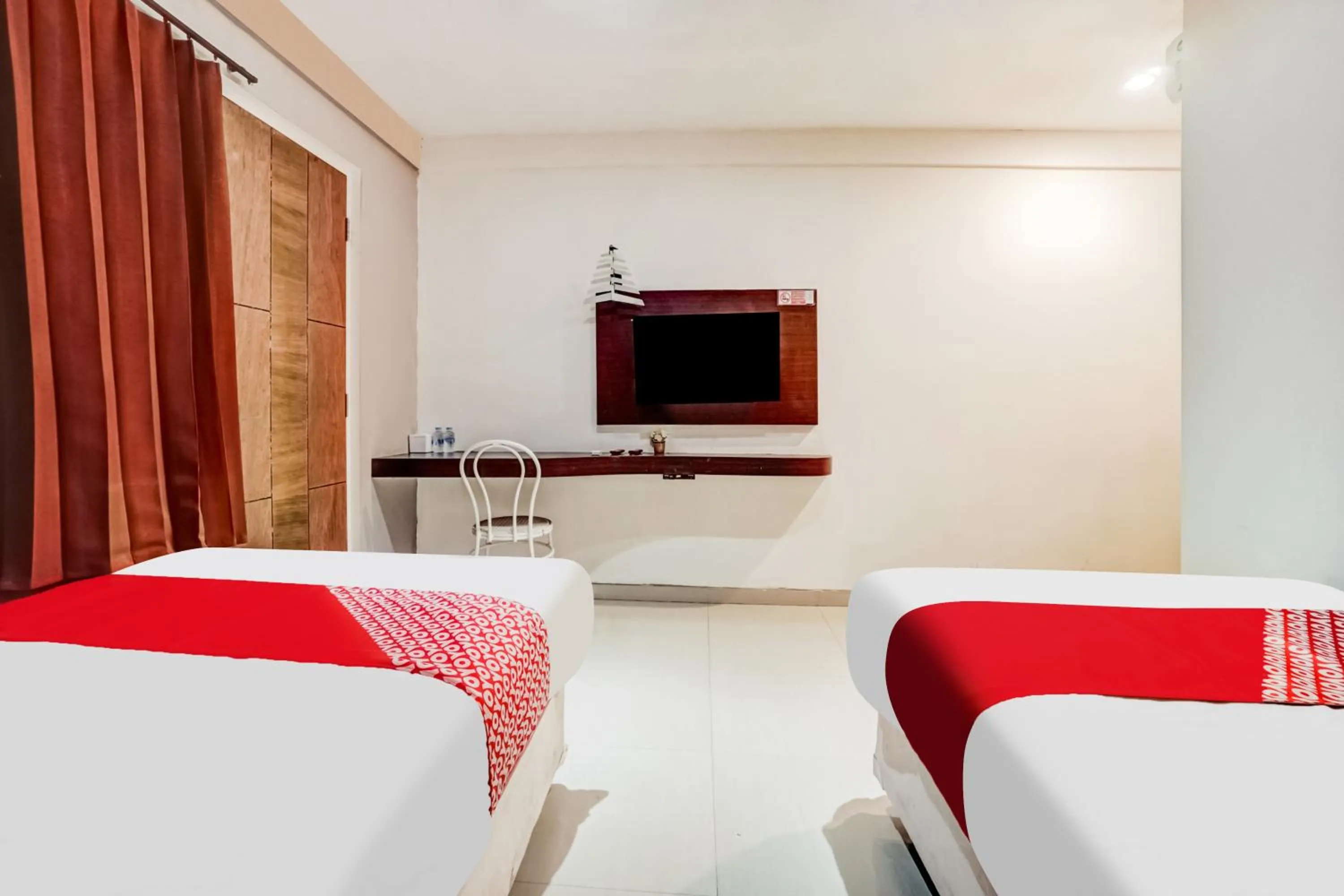 Bedroom, Bed in OYO 98 Residence Near Petra Christian University