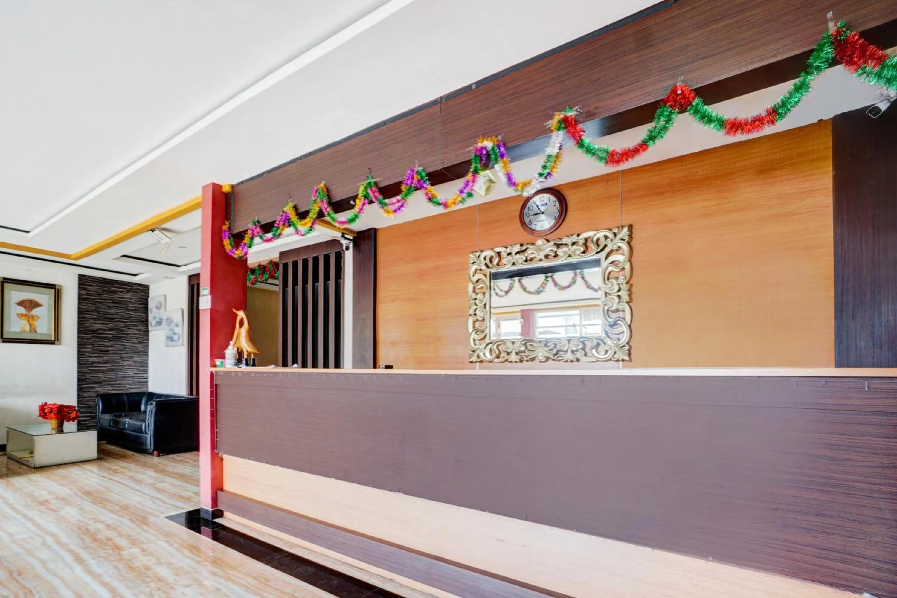 Lobby or reception in OYO 98 Residence Near Petra Christian University