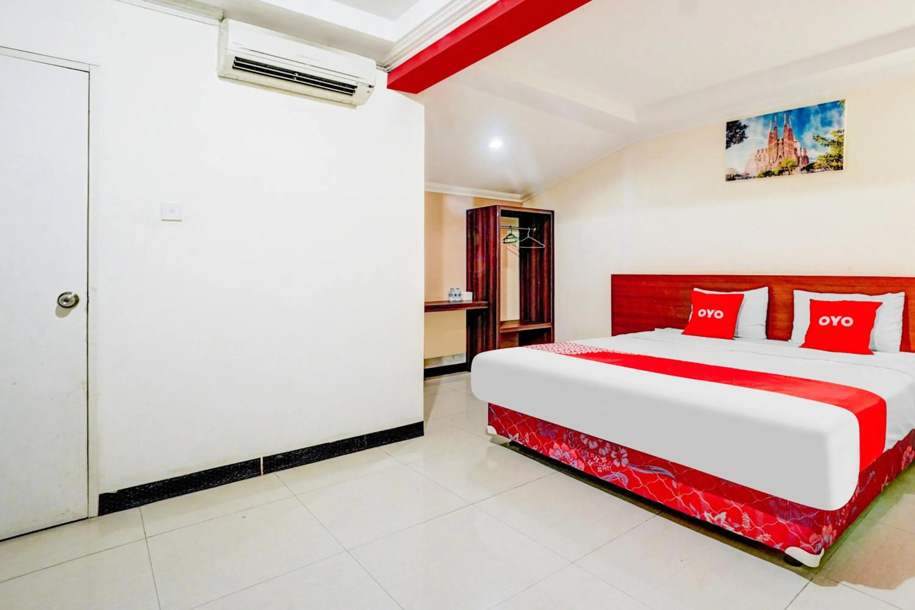 Bedroom, Bed in OYO 98 Residence Near Petra Christian University