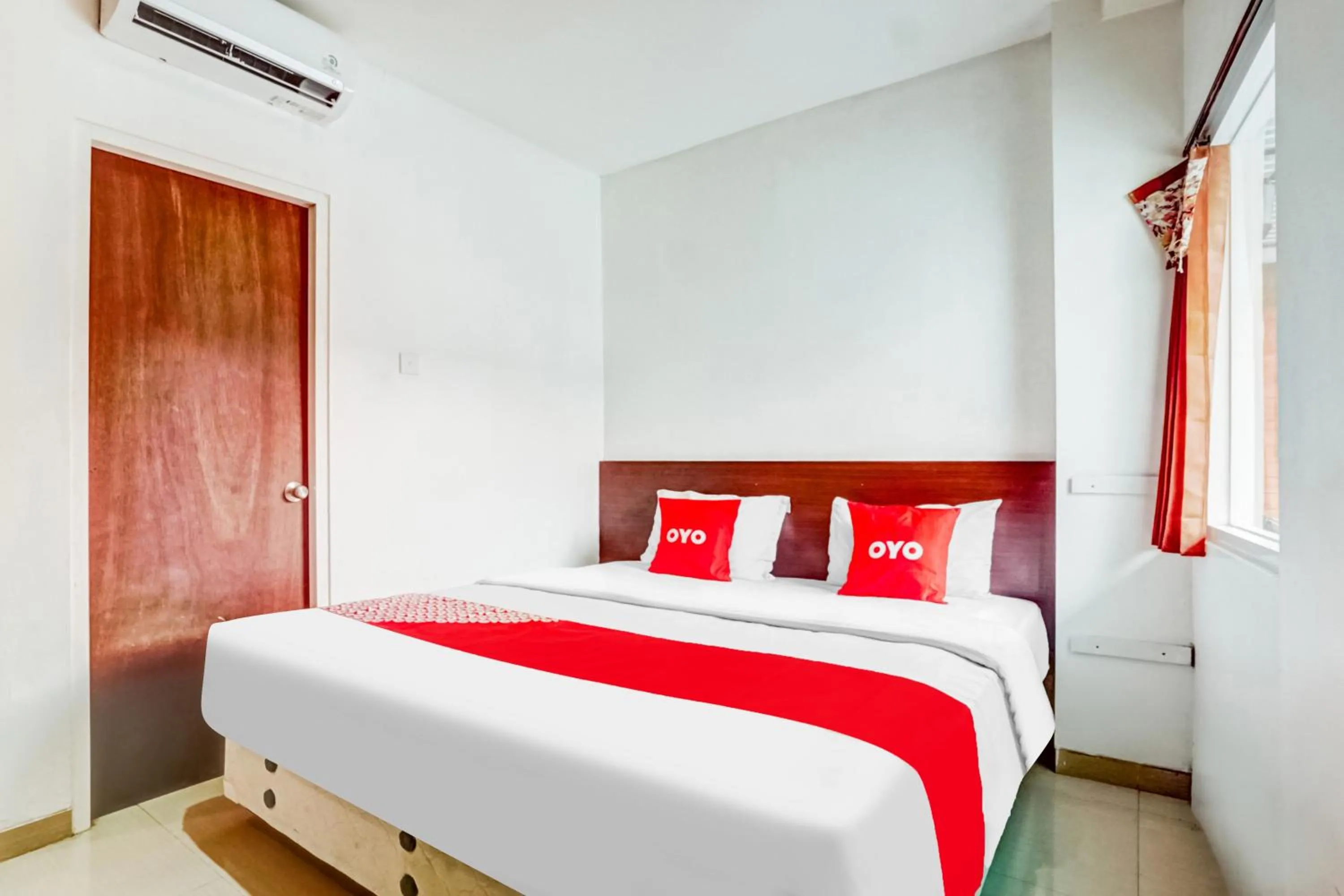 Bedroom, Bed in OYO 98 Residence Near Petra Christian University