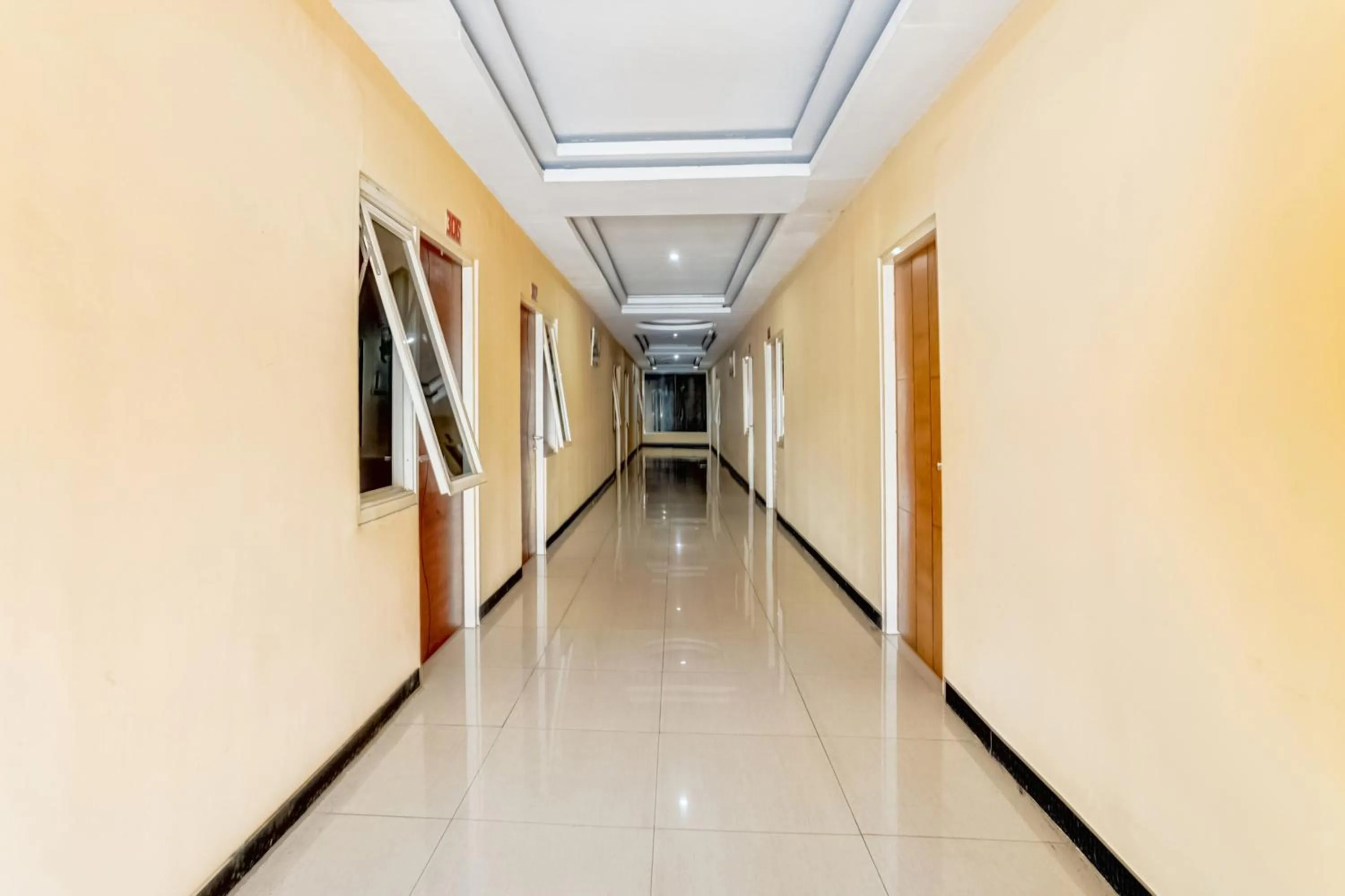 Floor plan in OYO 98 Residence Near Petra Christian University