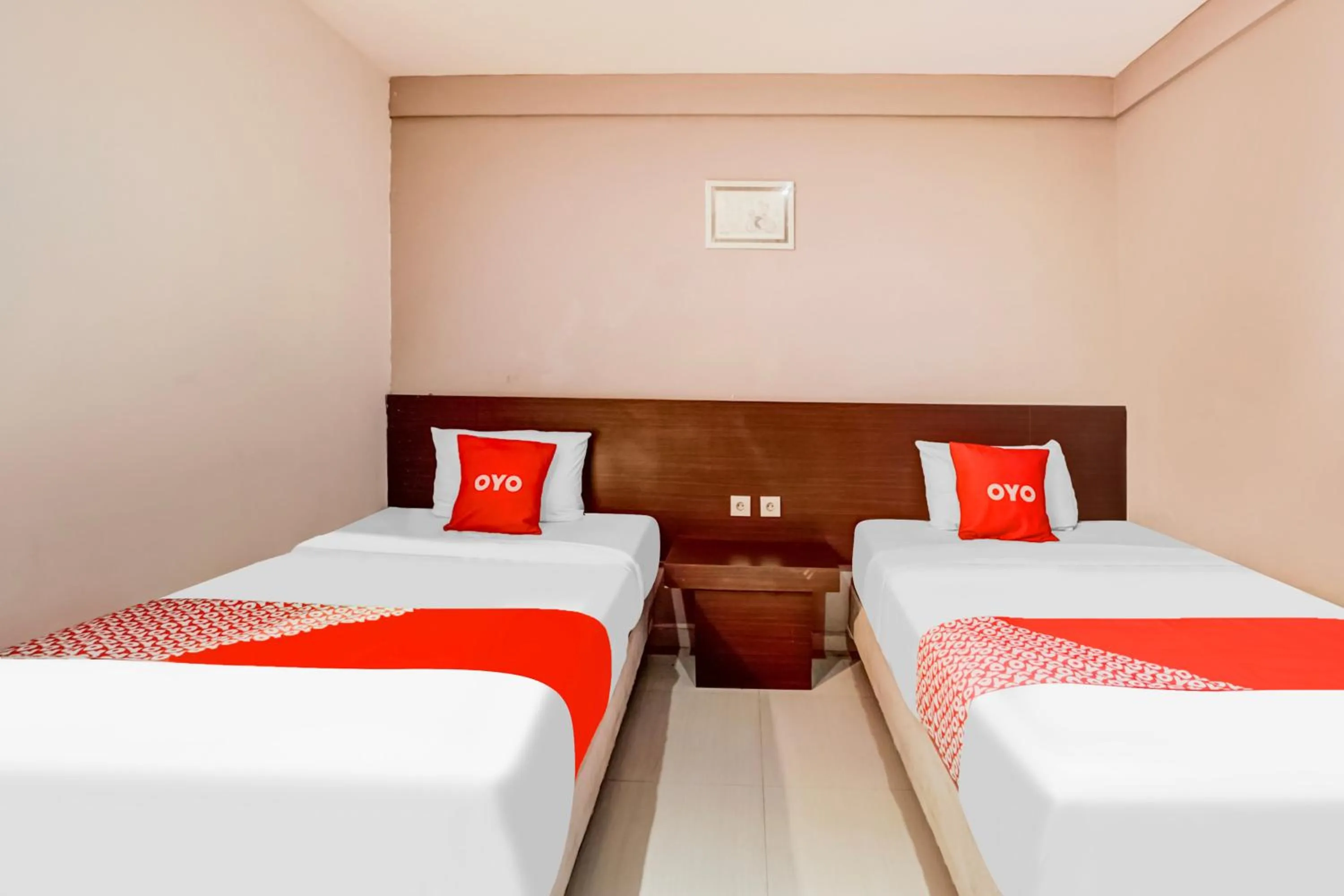 Bedroom, Bed in OYO 98 Residence Near Petra Christian University