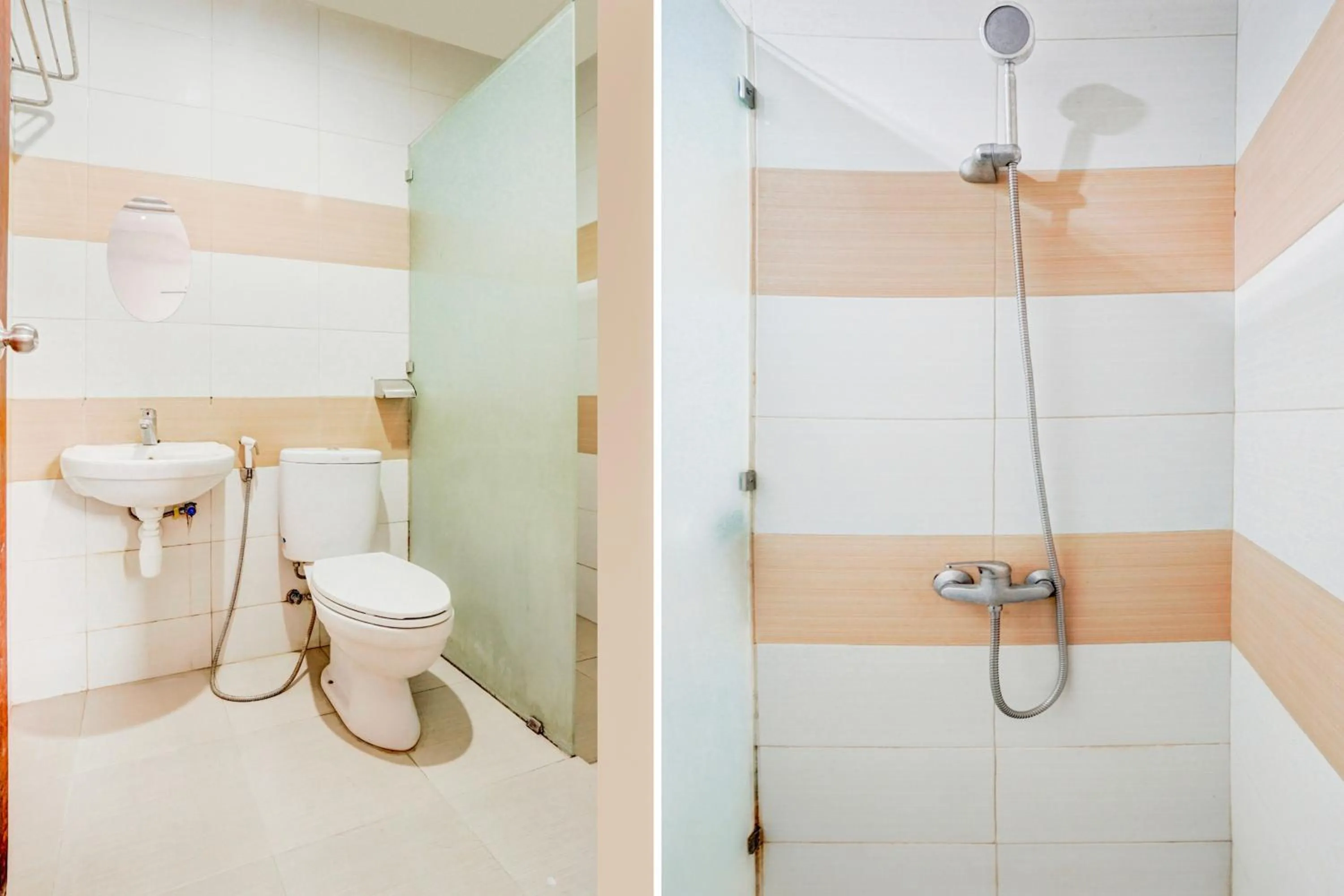 Bathroom in OYO 98 Residence Near Petra Christian University