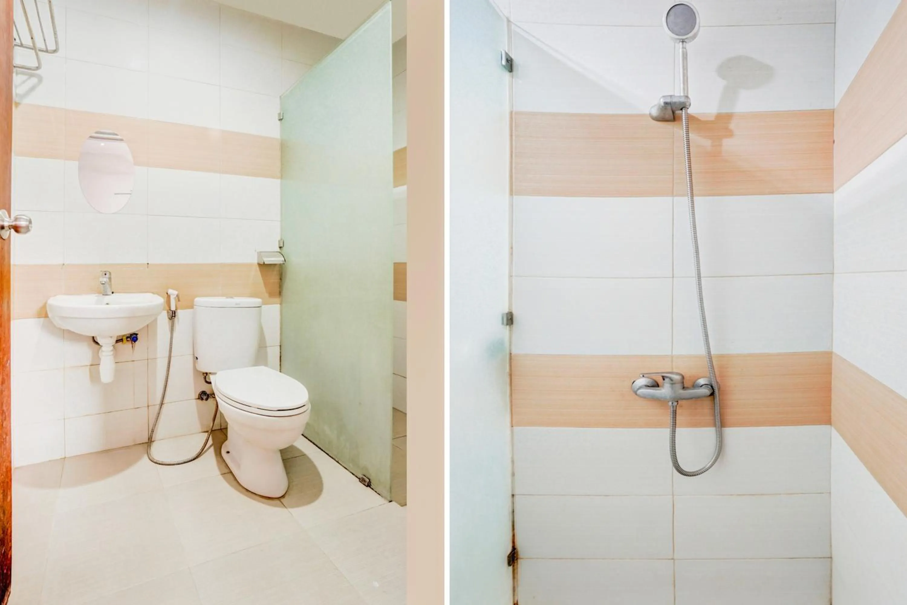Bathroom in OYO 98 Residence Near Petra Christian University