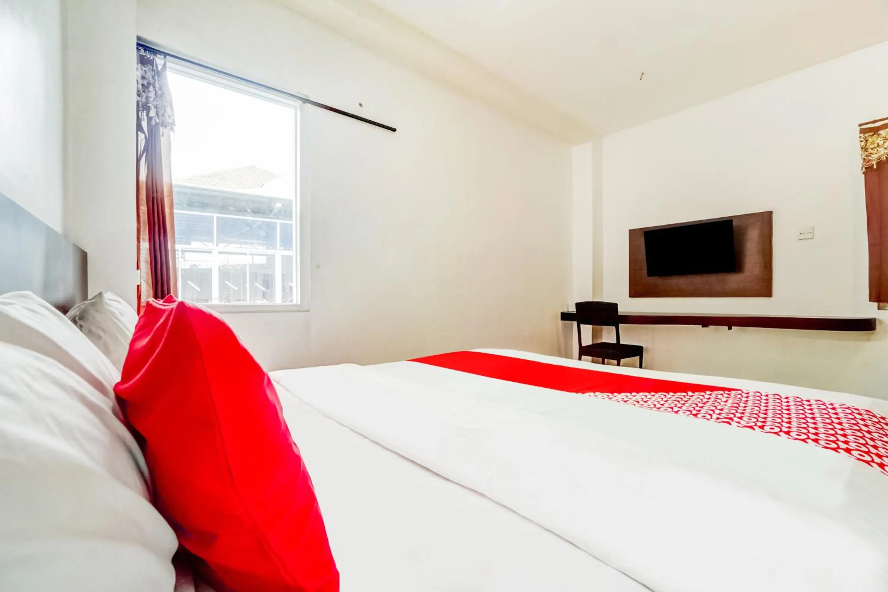 Bedroom, Bed in OYO 98 Residence Near Petra Christian University