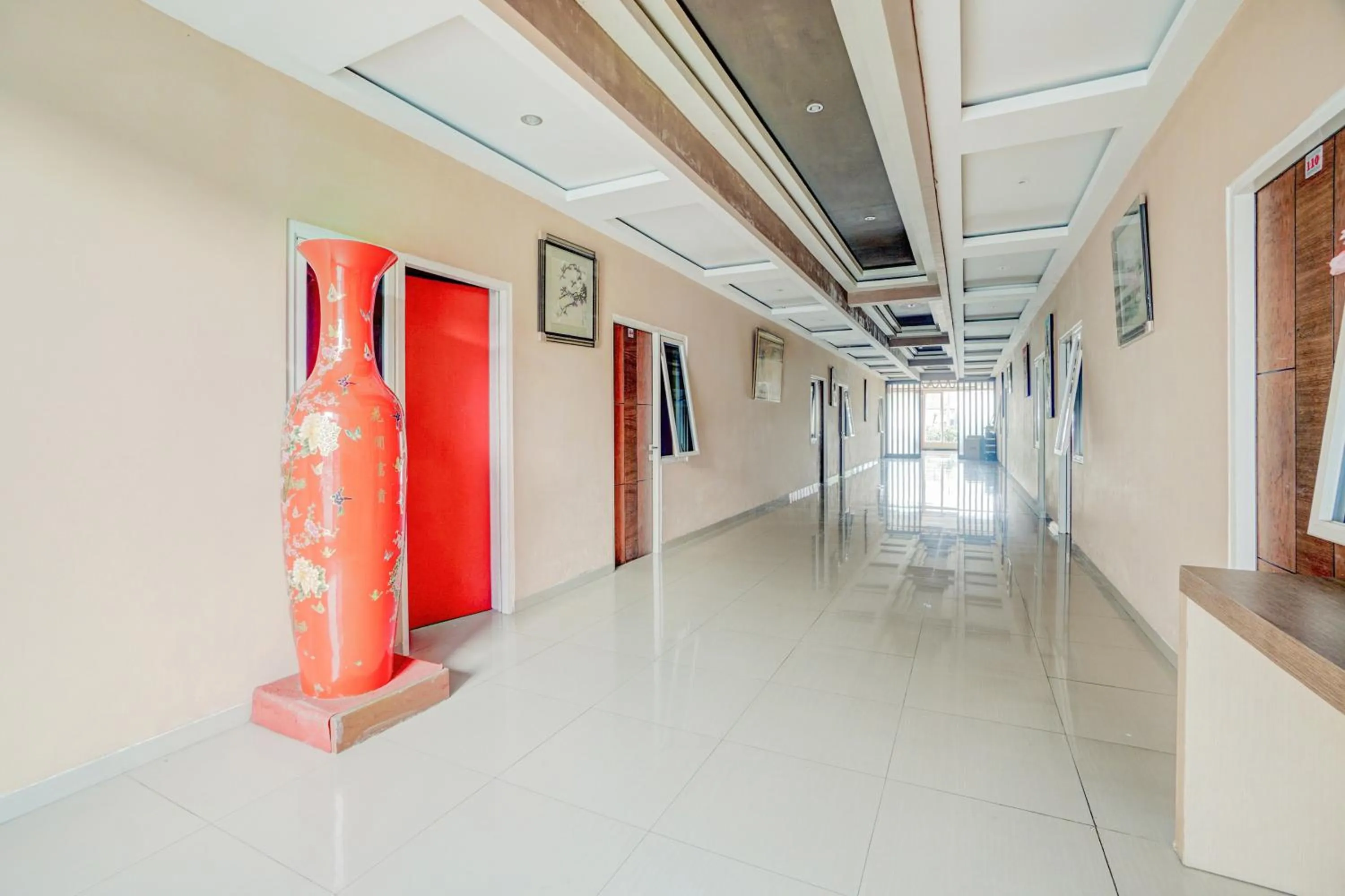 Lobby or reception in OYO 98 Residence Near Petra Christian University