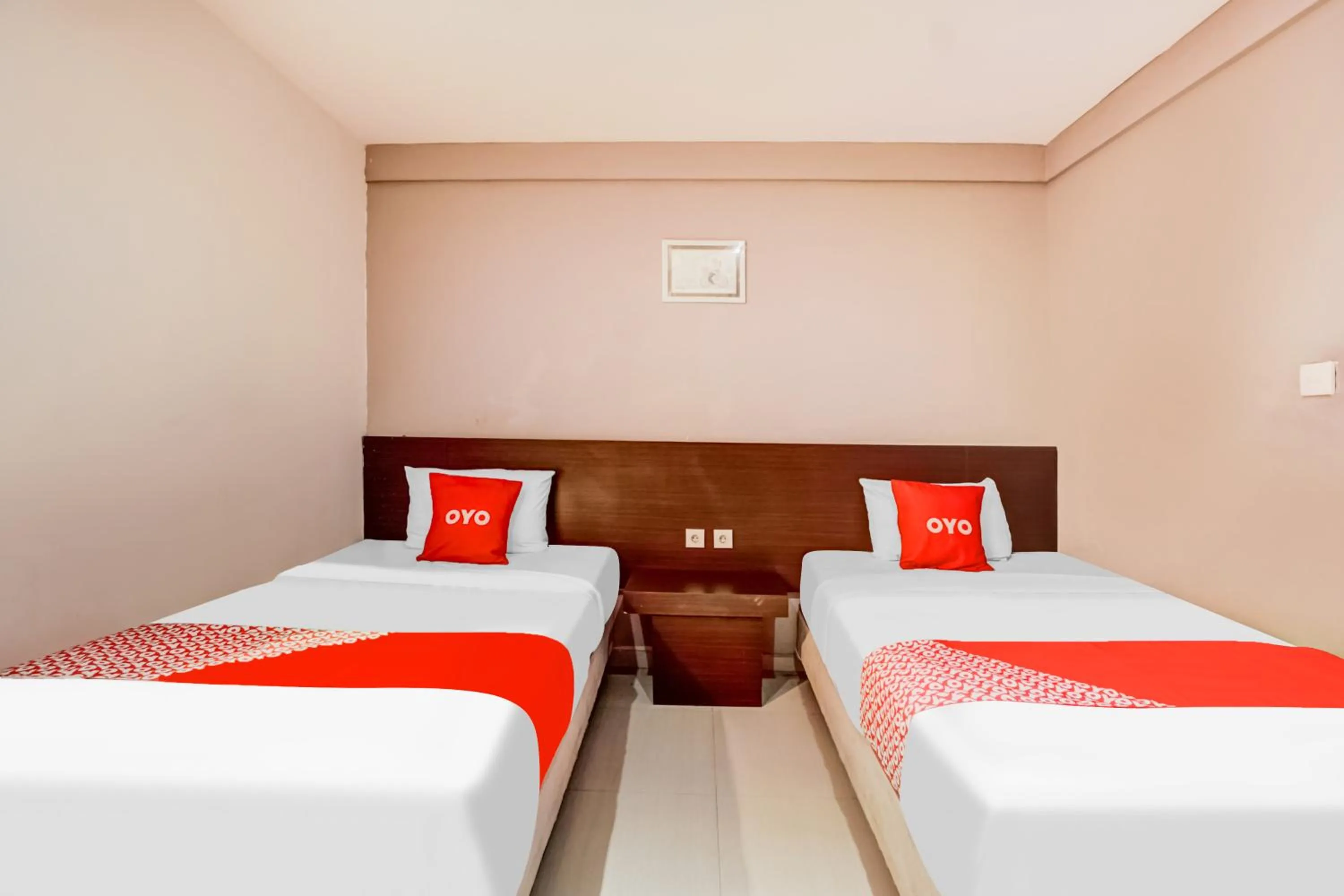 Bedroom, Bed in OYO 98 Residence Near Petra Christian University