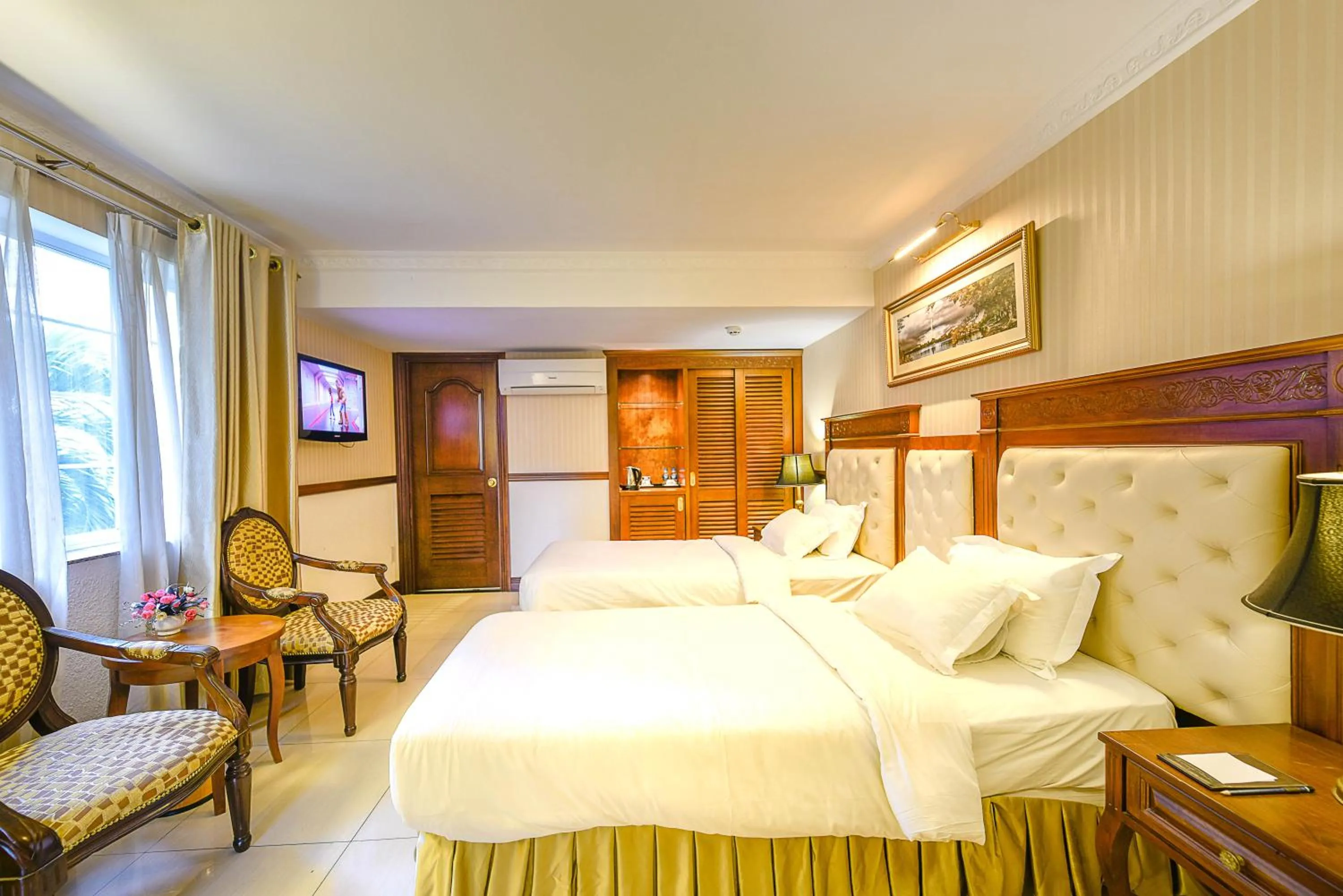 Living room, Bed in Boutique Garden Hotel