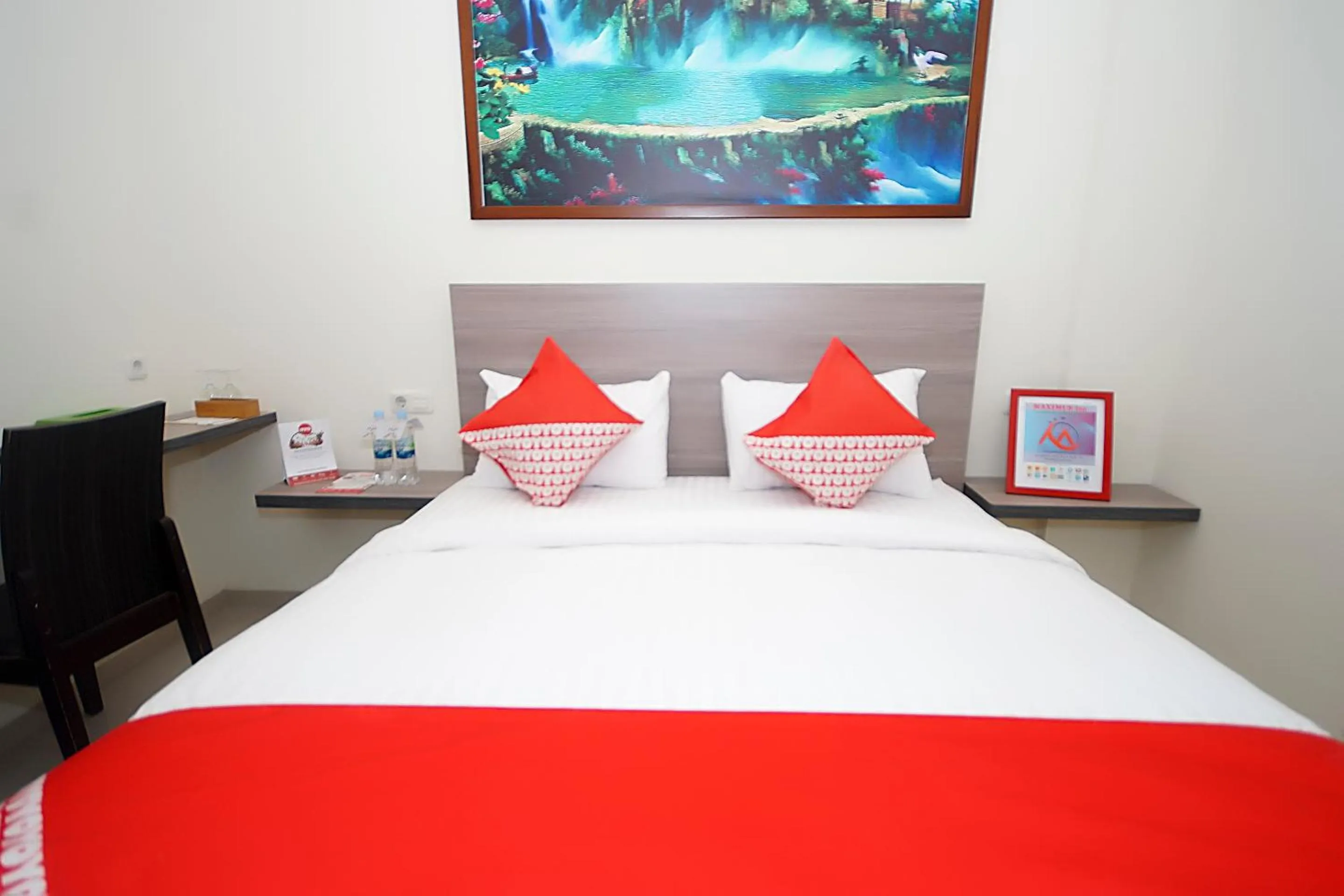 Bedroom in OYO 251 The Maximus Inn Hotel