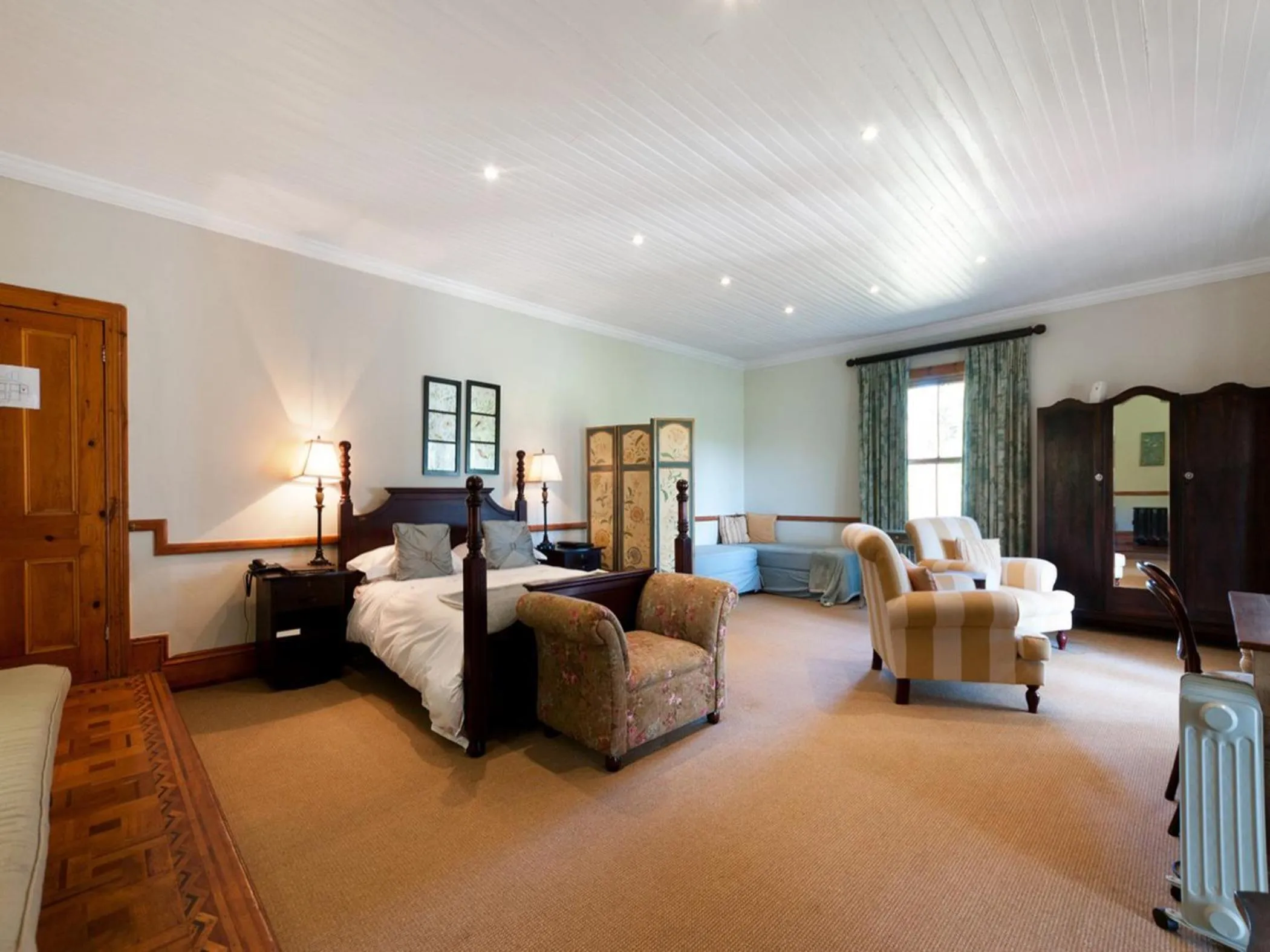 Bed in Leeuwenbosch Country House - Amakhala Game Reserve