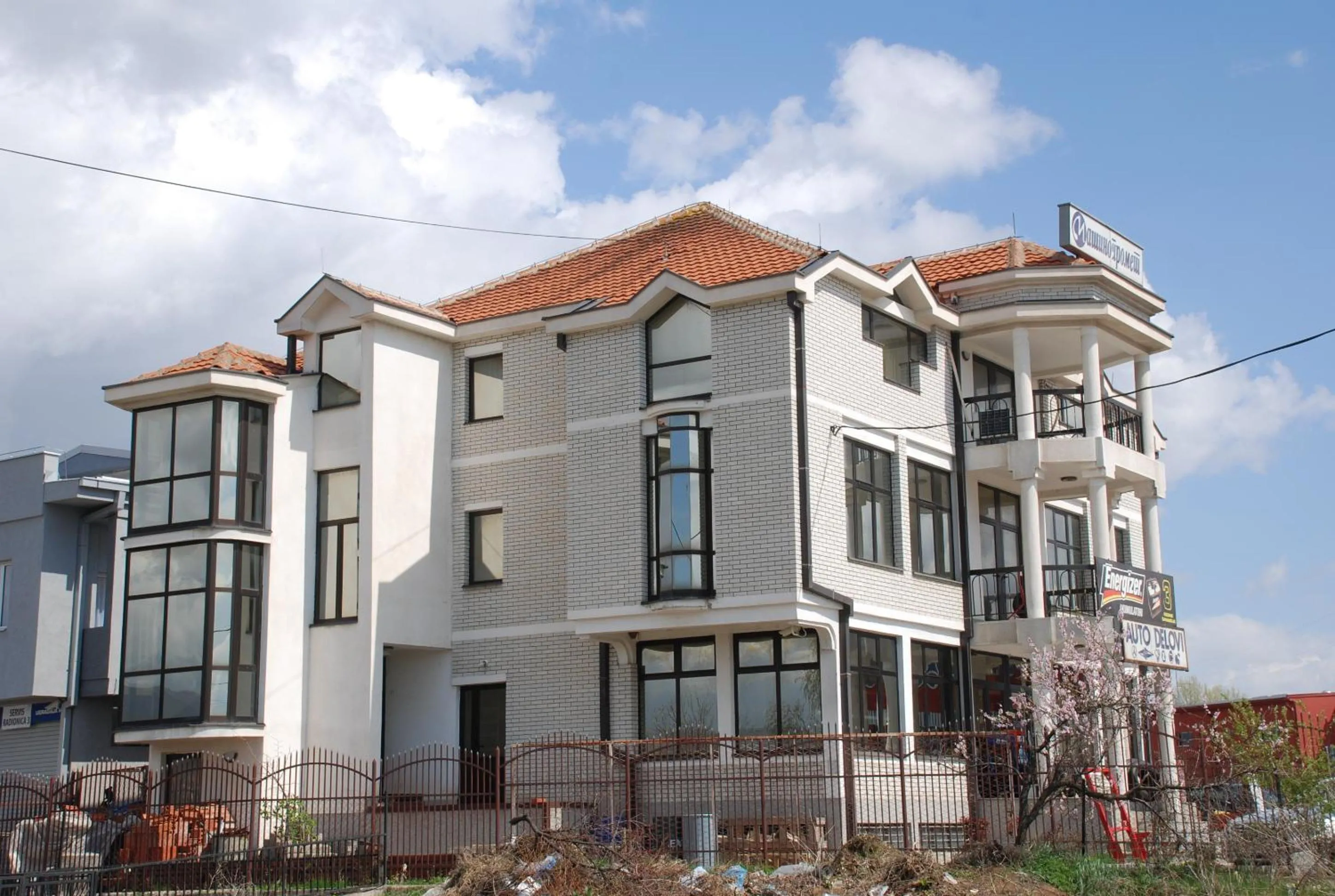 Facade/entrance in M Garni Hotel