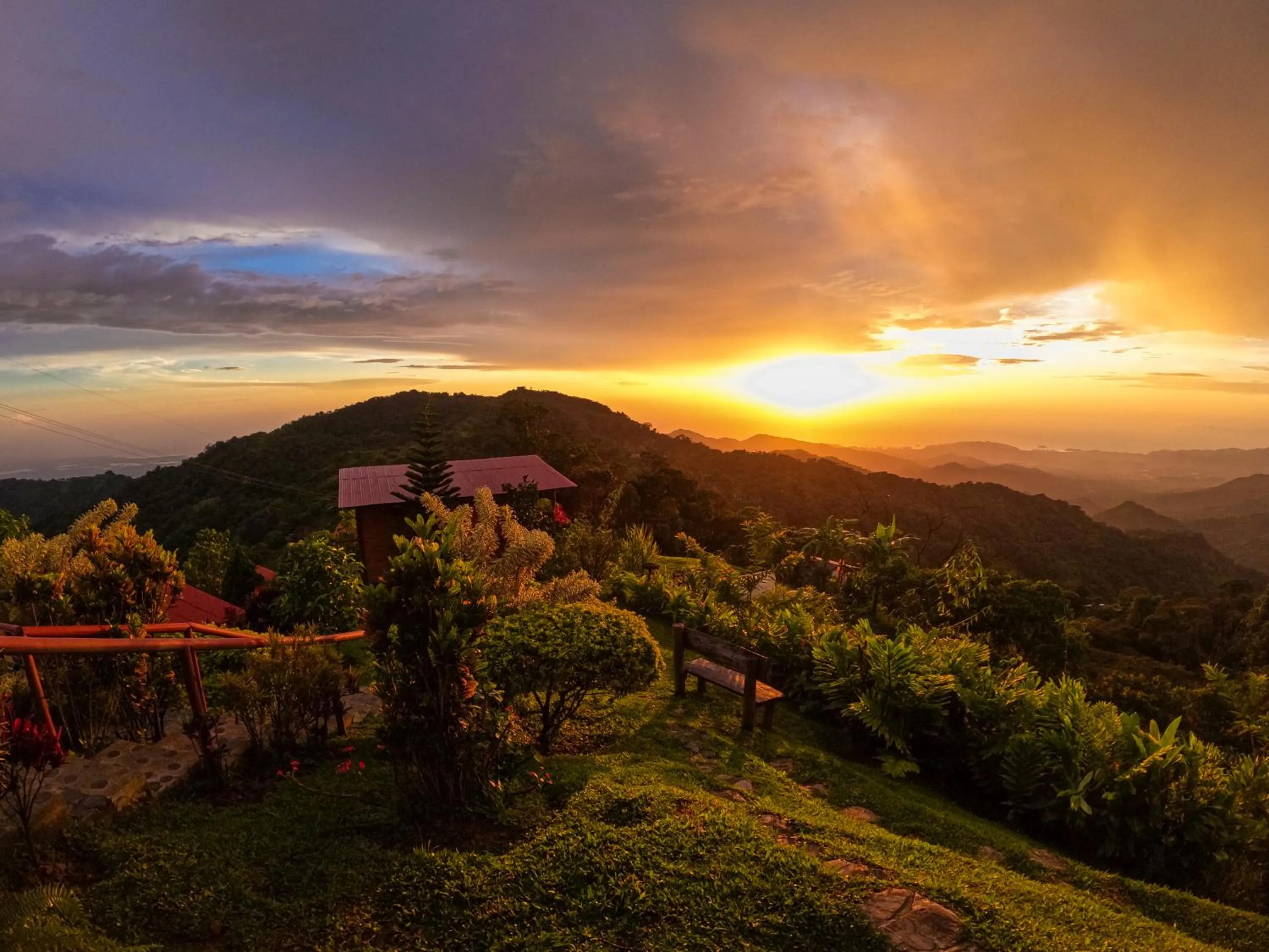Sunset in Loma Nevada Minca Hotel