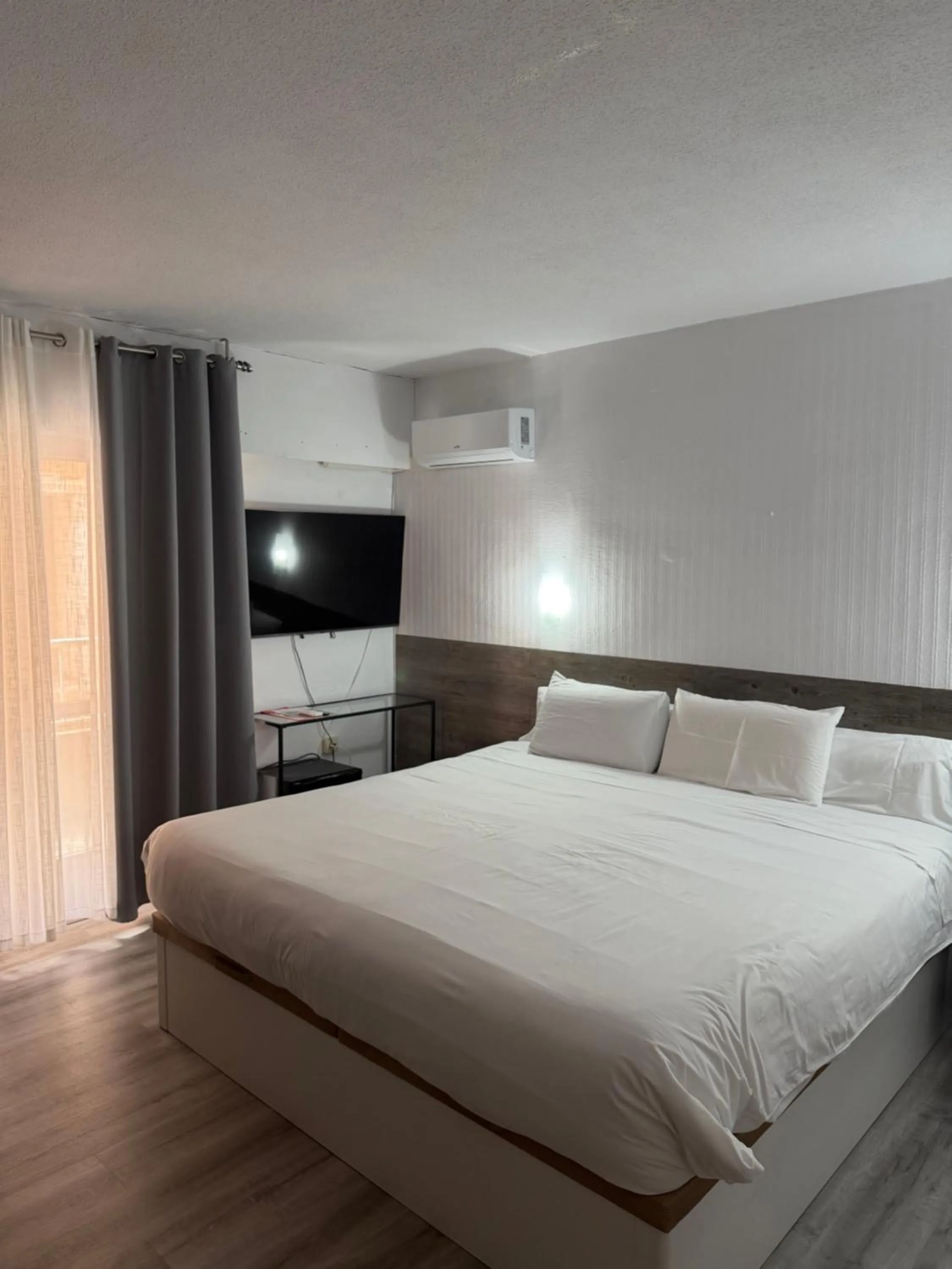 Bed in Hotel Carlos III