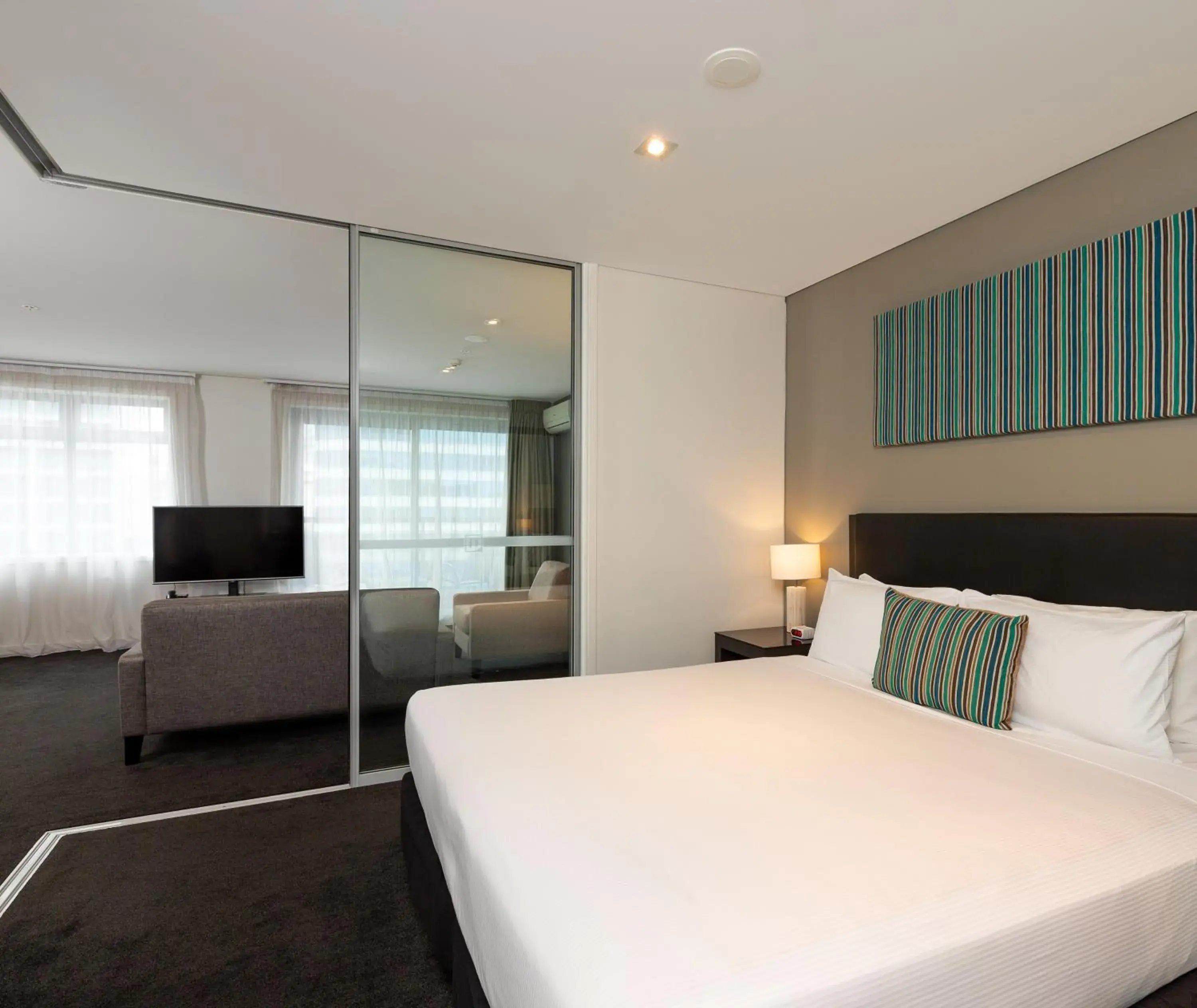 Bed in Oaks Auckland Hotel Bed in Oaks Auckland Hotel