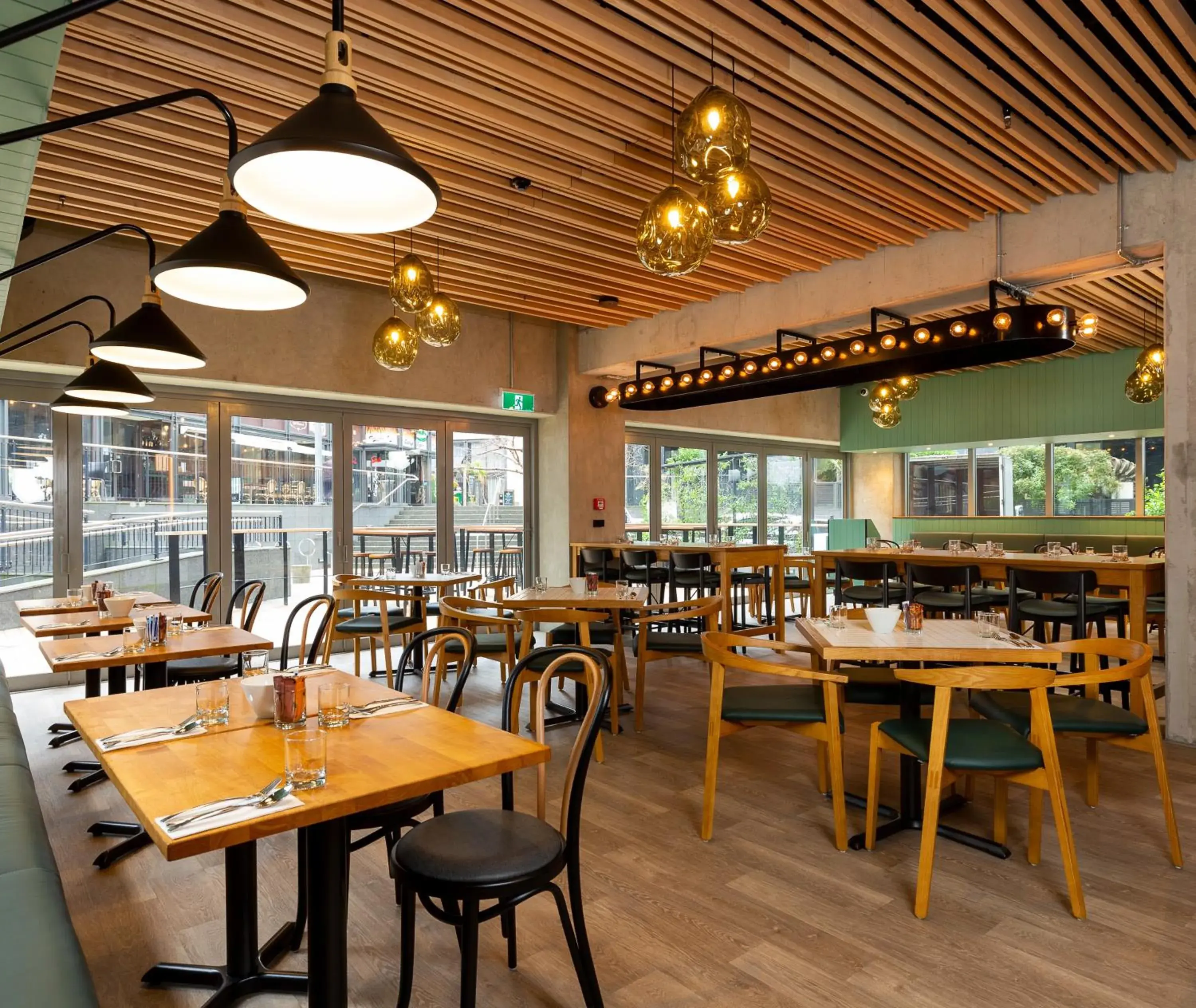 Restaurant/places to eat in Oaks Auckland Hotel Restaurant/places to eat in Oaks Auckland Hotel