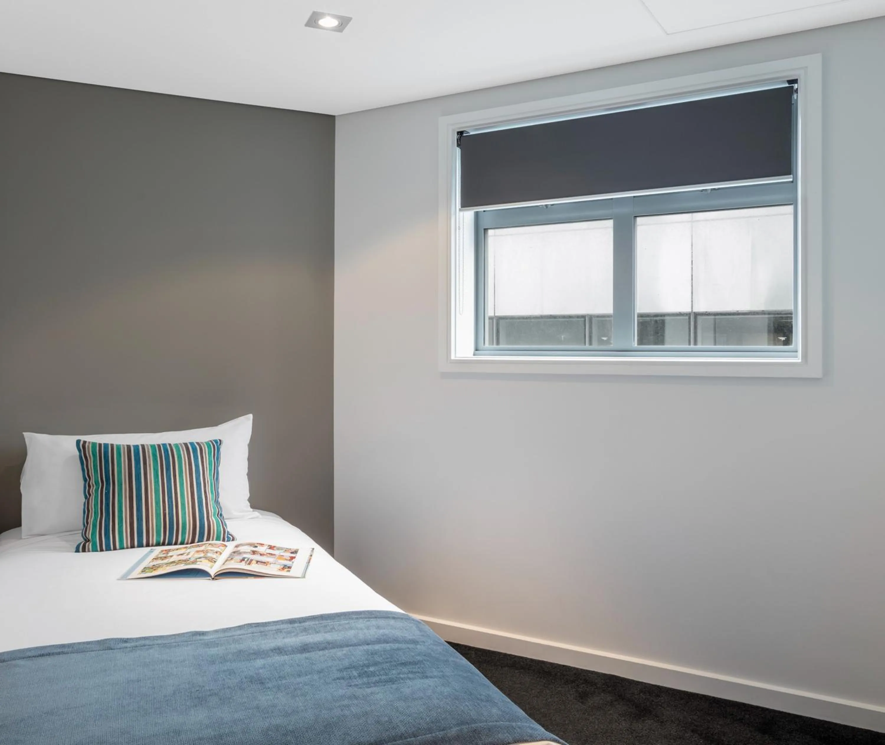 Bed in Oaks Auckland Hotel