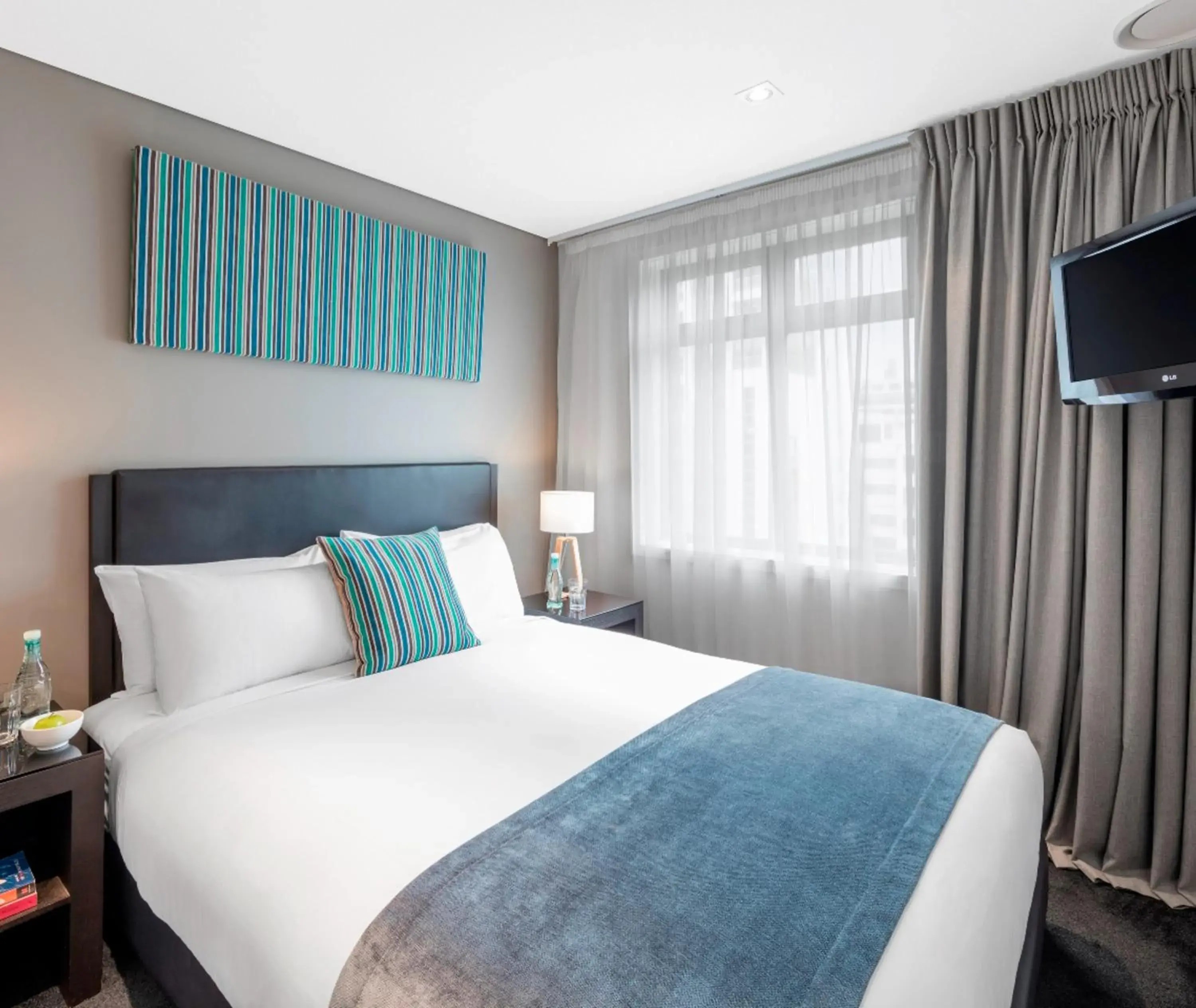 Bed in Oaks Auckland Hotel Bed in Oaks Auckland Hotel