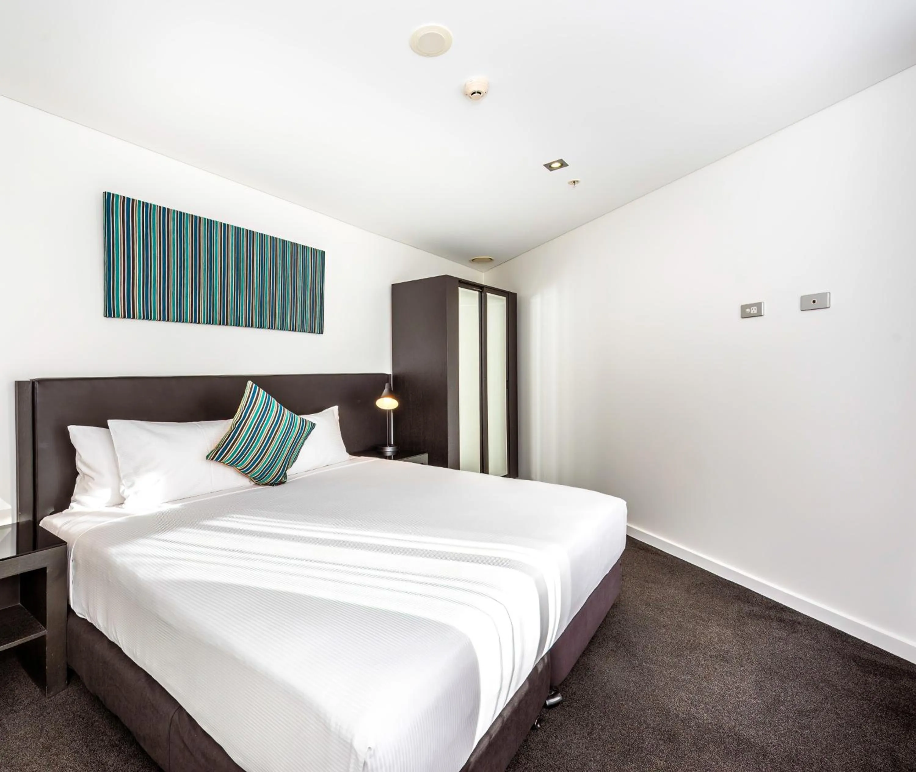 Bed in Oaks Auckland Hotel