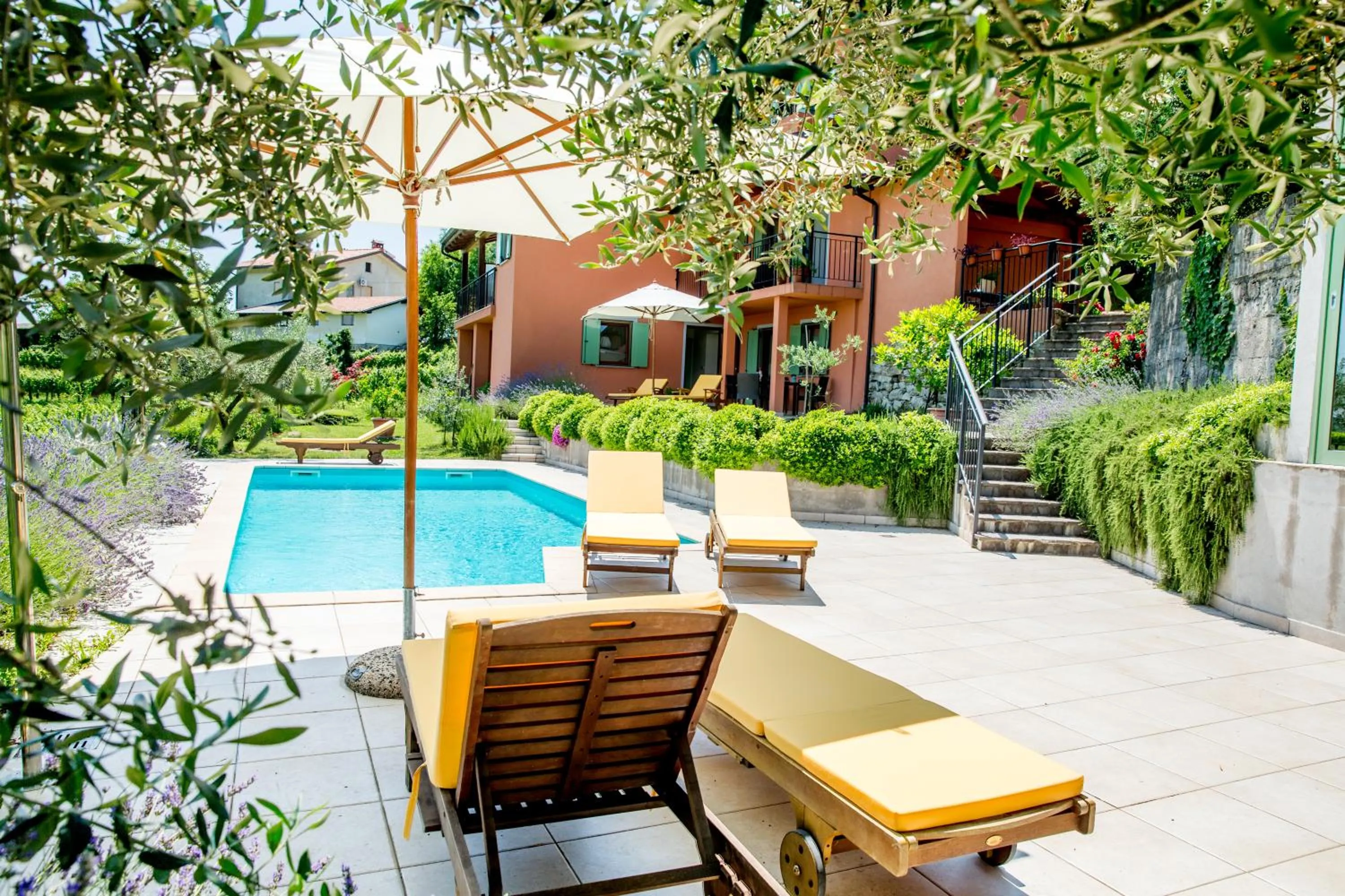 Zoi Apartments