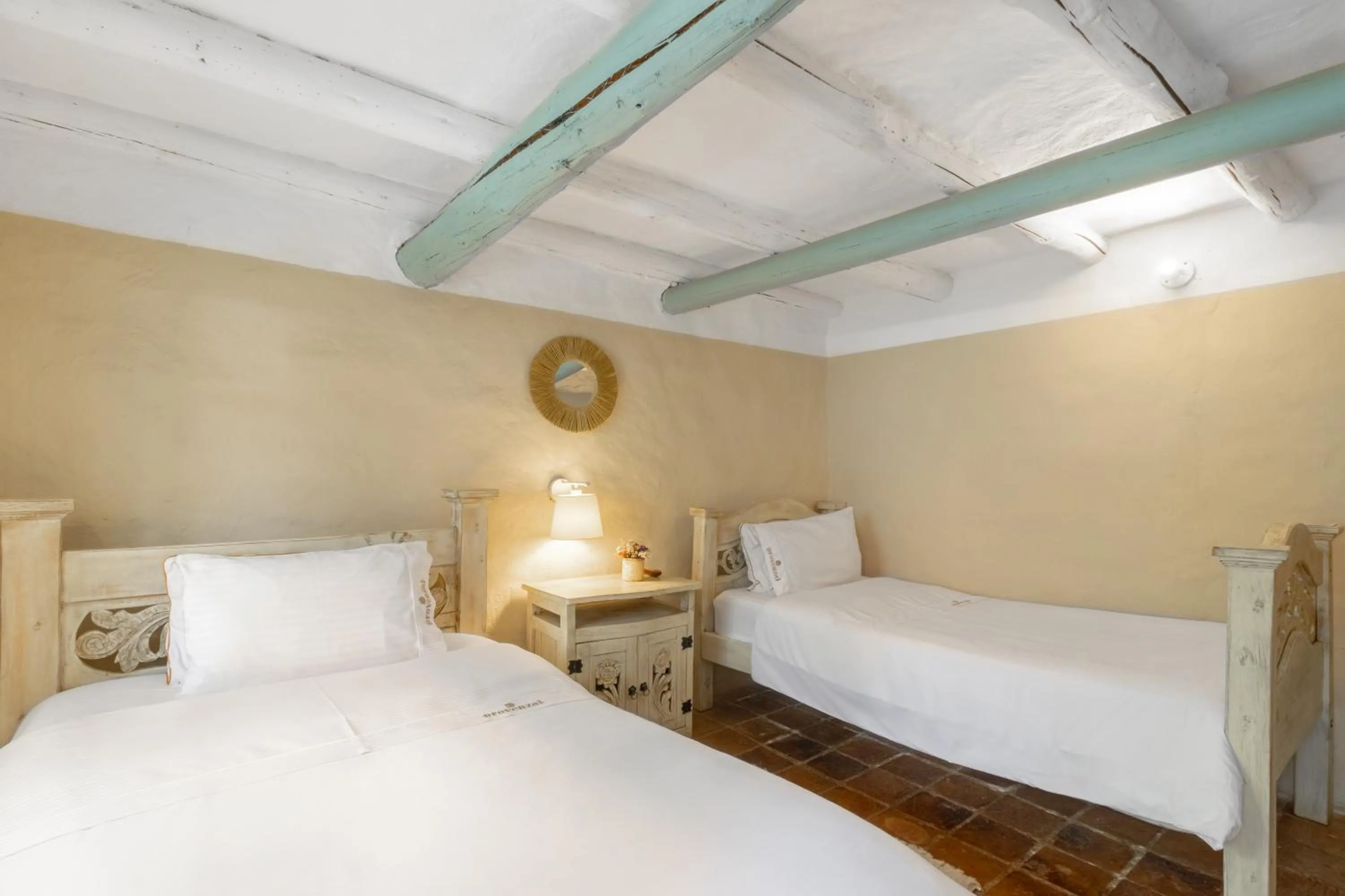 Small Twin Room in Casa Provenzal