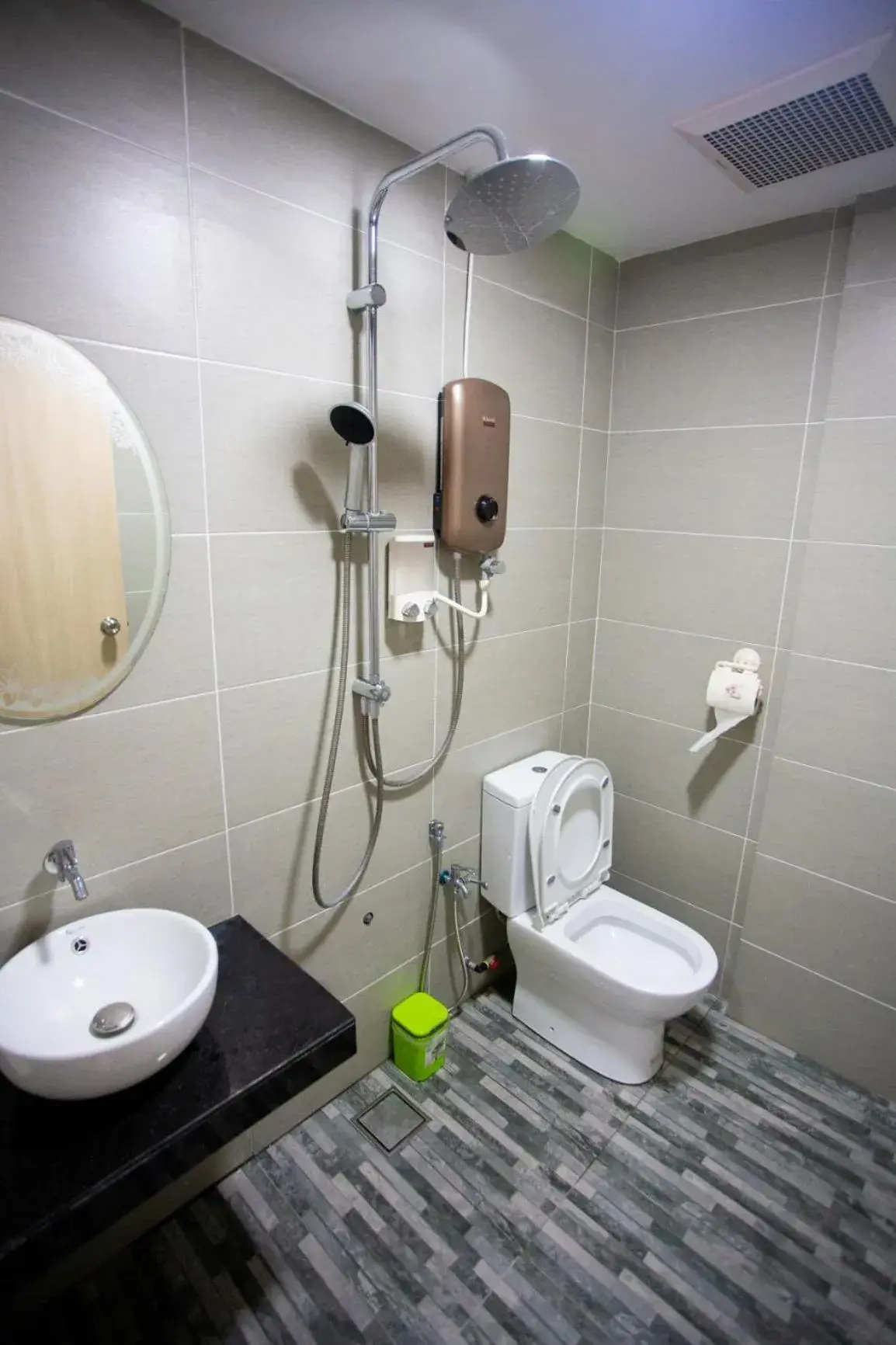 Triple Room with Private Bathroom in Hom2rex Kuching Homestay Taman Timberland Triple Room with Private Bathroom in Hom2rex Kuching Homestay Taman Timberland