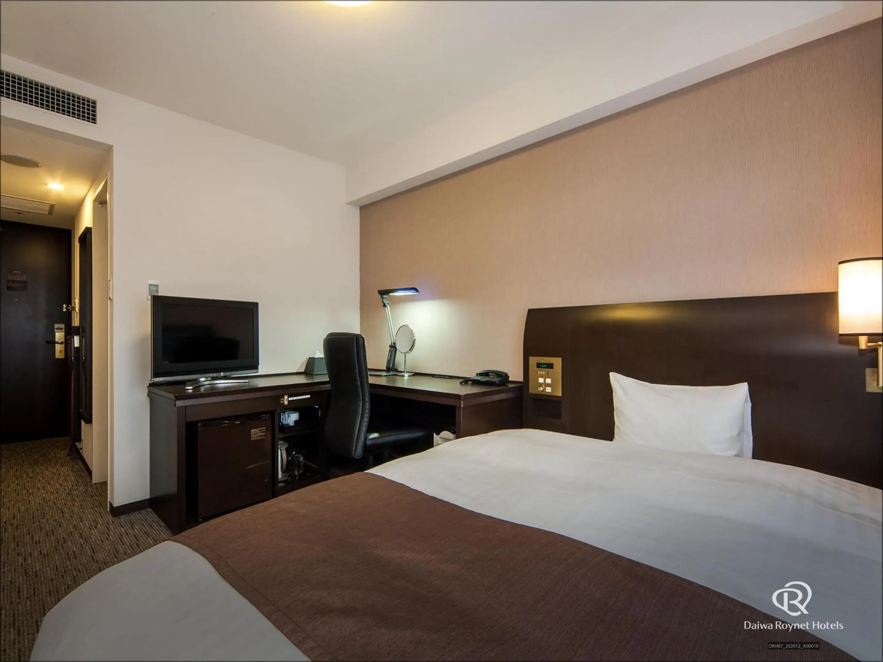 Photo of the whole room, Bed in Daiwa Roynet Hotel Oita Photo of the whole room, Bed in Daiwa Roynet Hotel Oita