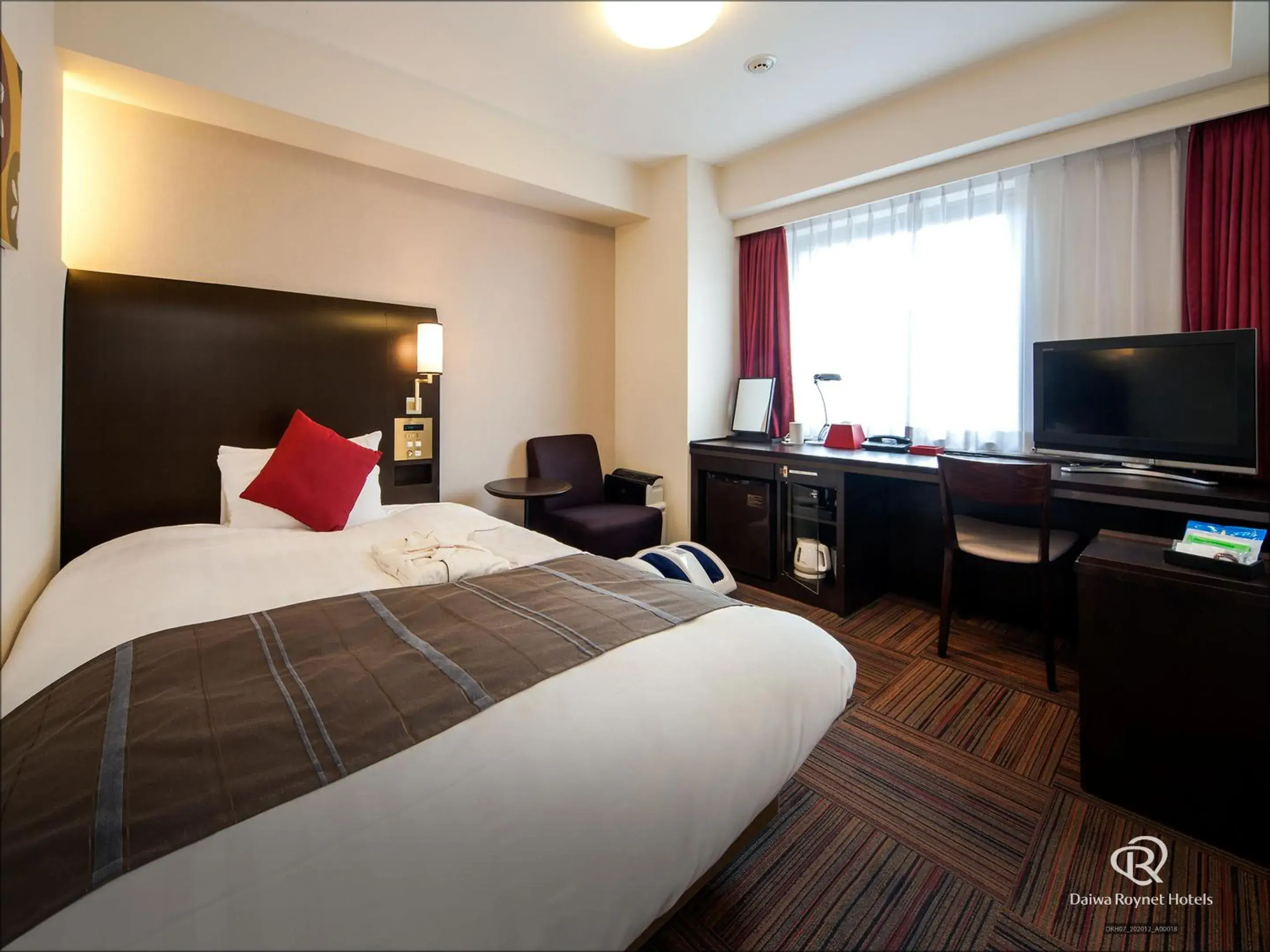 Photo of the whole room, Bed in Daiwa Roynet Hotel Oita Photo of the whole room, Bed in Daiwa Roynet Hotel Oita