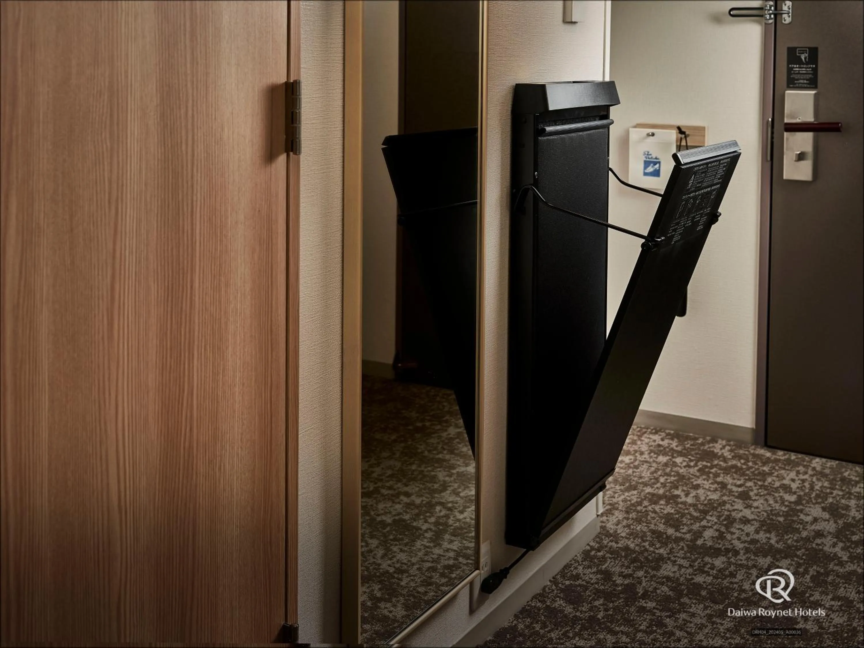 trouser press in Daiwa Roynet Hotel Oita