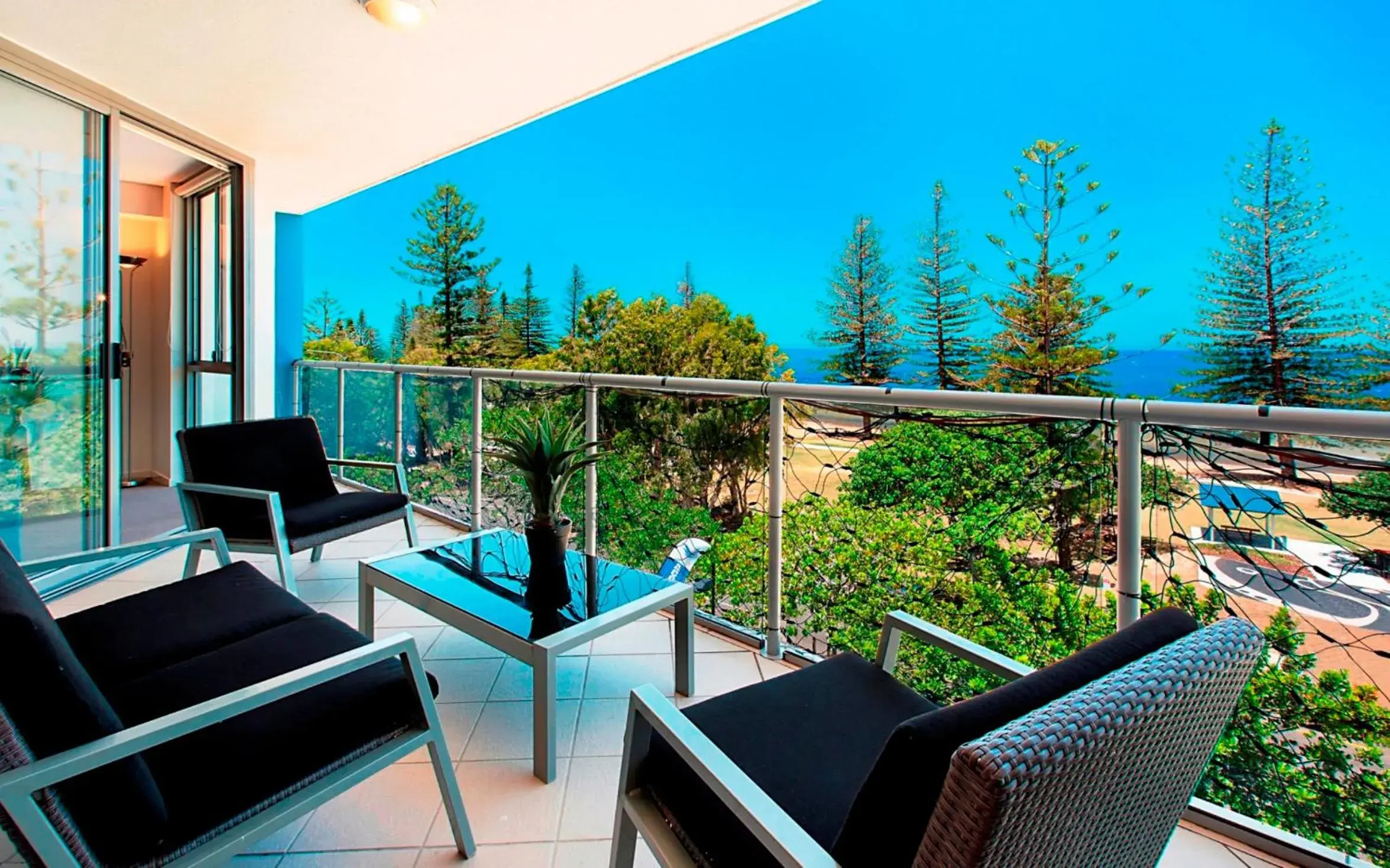 One-Bedroom Apartment with Ocean View in Scarborough Beach Resort Brisbane One-Bedroom Apartment with Ocean View in Scarborough Beach Resort Brisbane