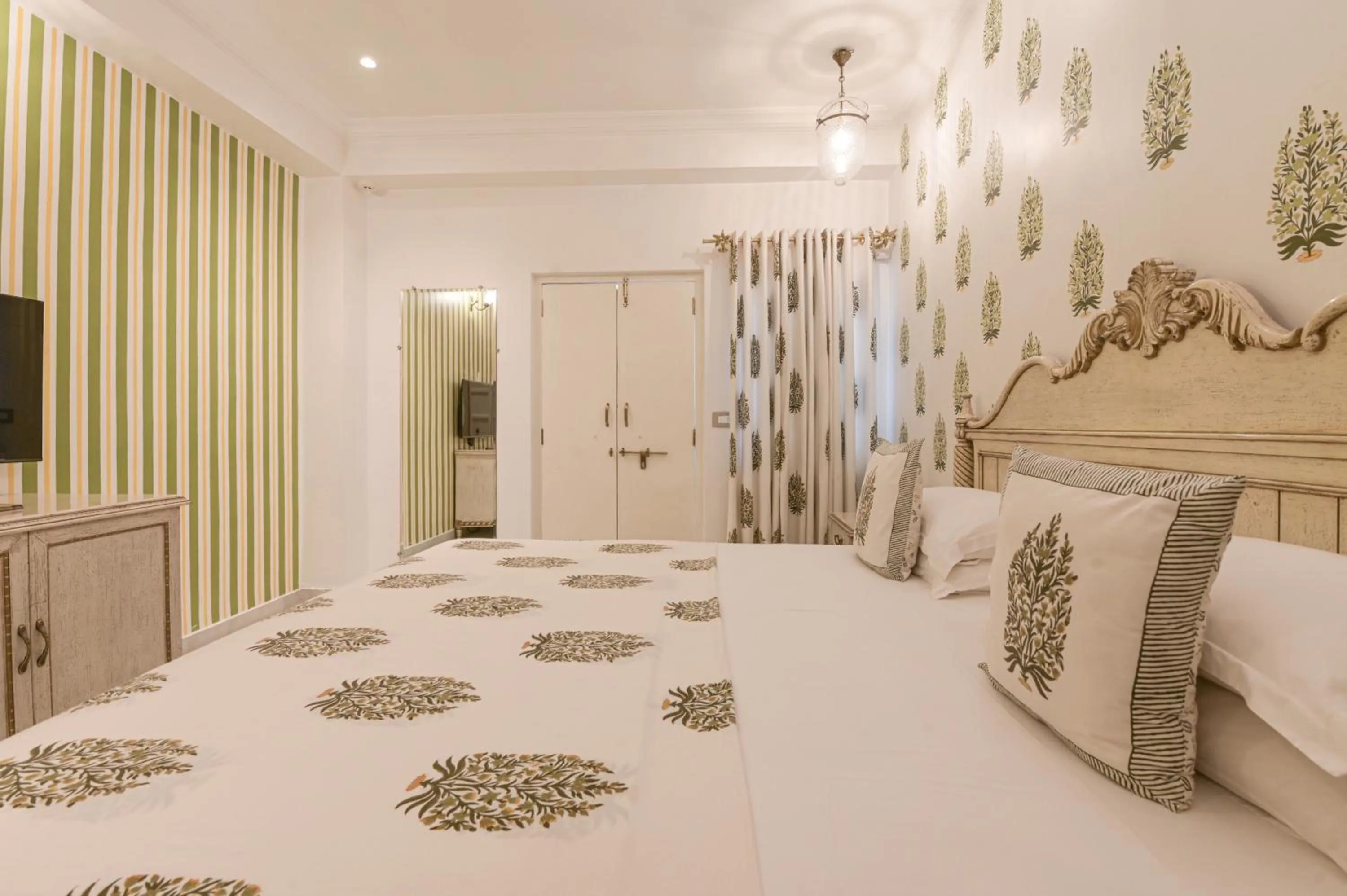 Bed in Jagat Niwas Palace