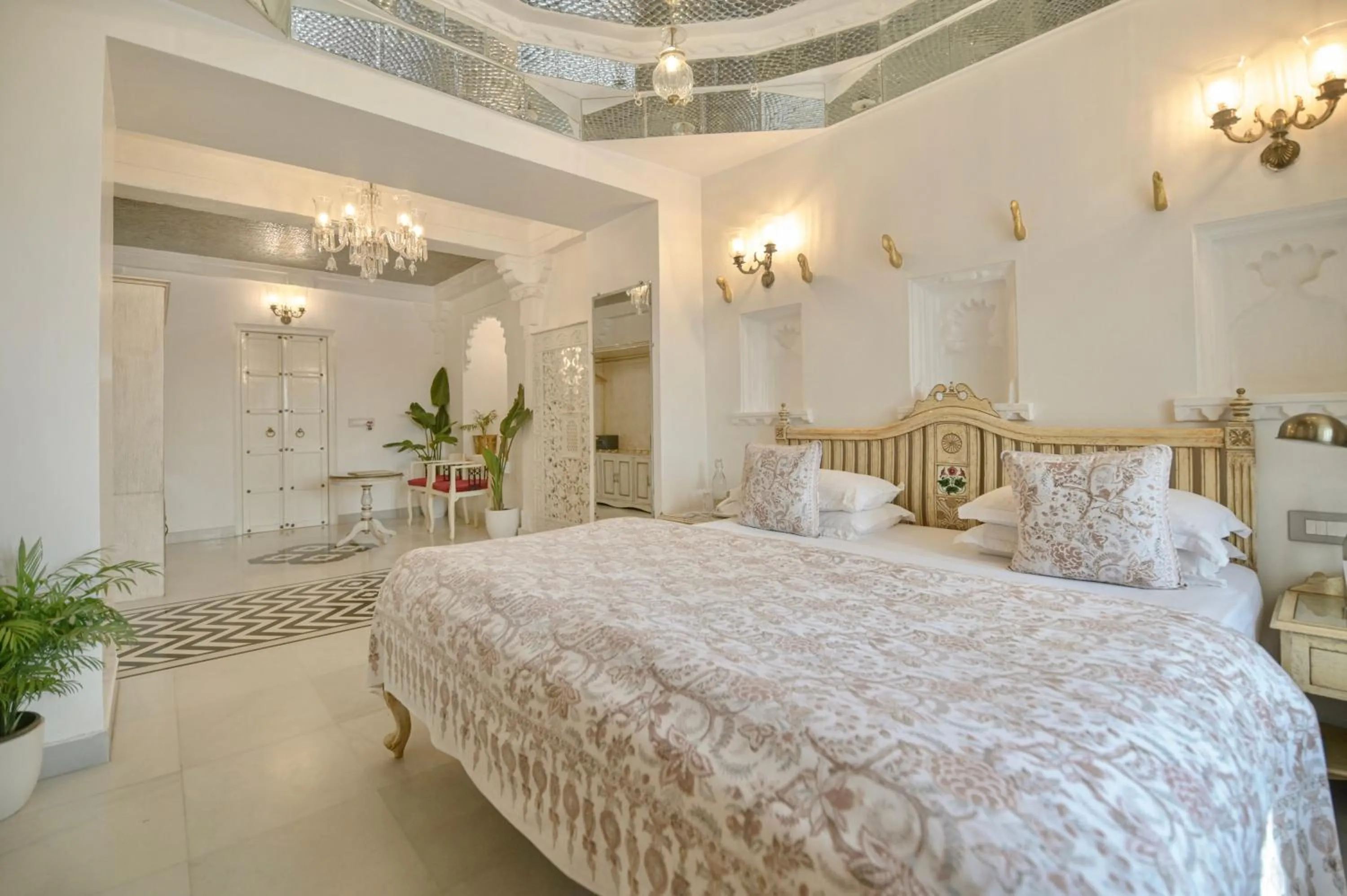 Bed in Jagat Niwas Palace