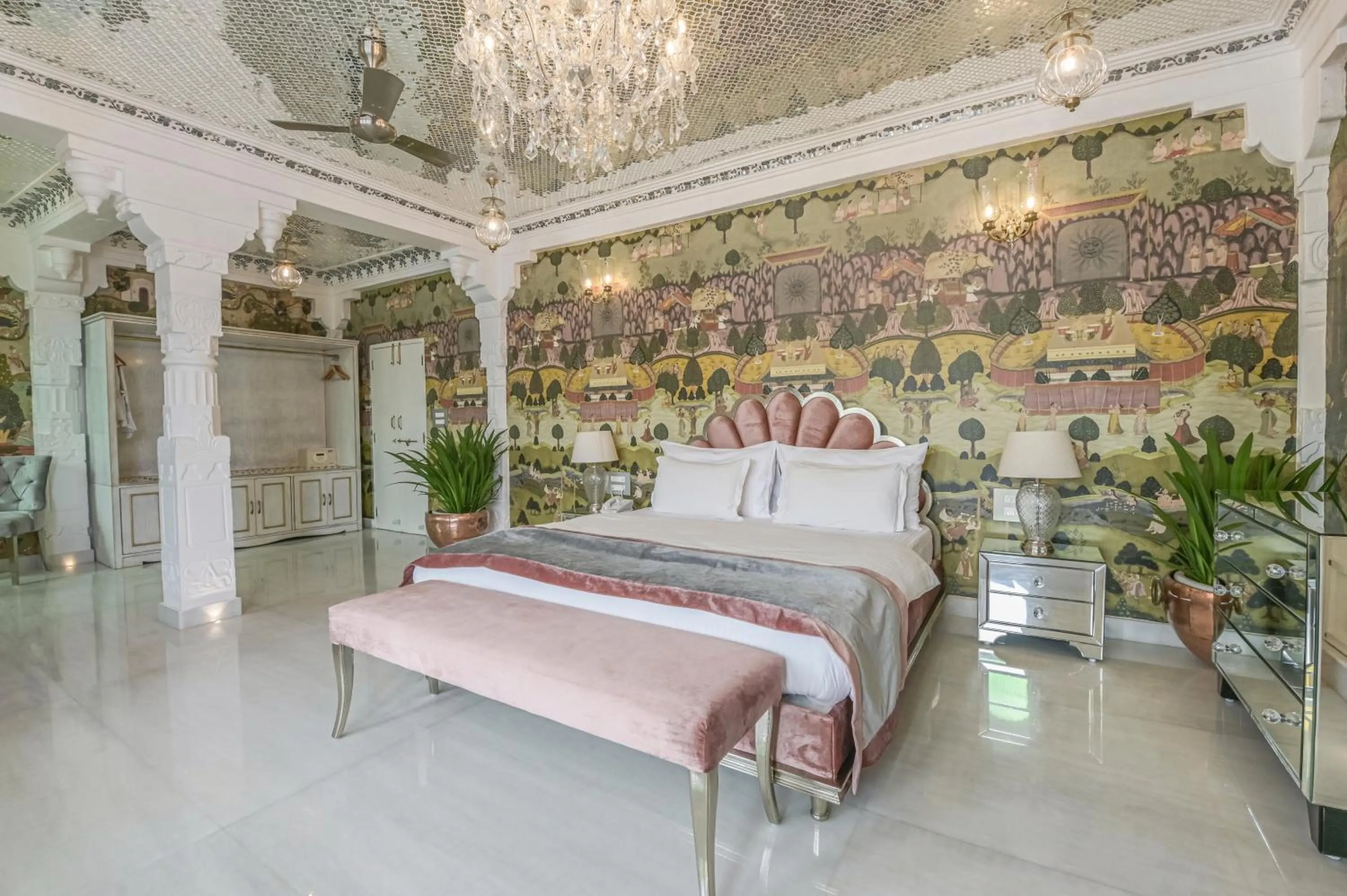 Bed in Jagat Niwas Palace