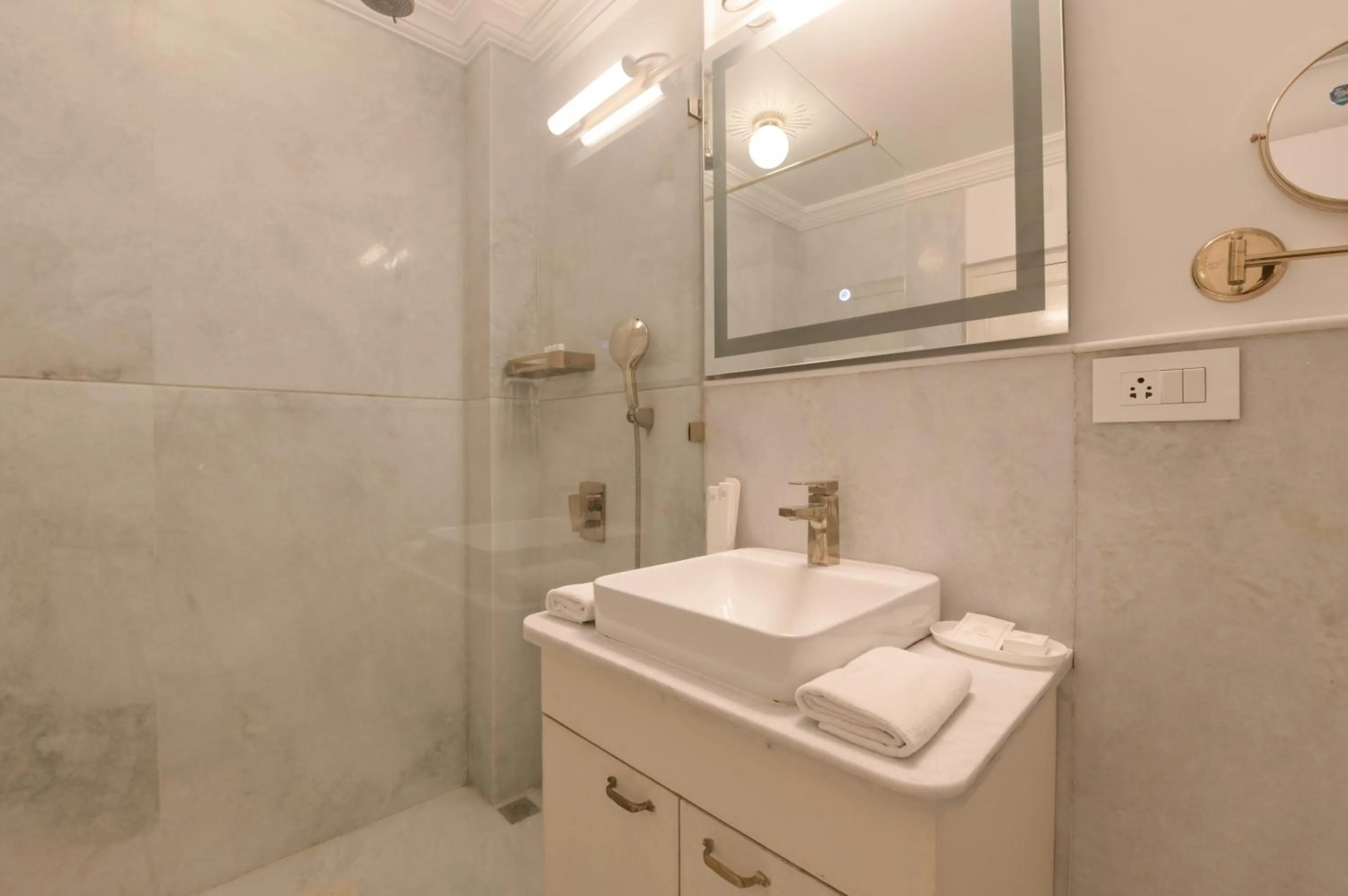 Bathroom in Jagat Niwas Palace