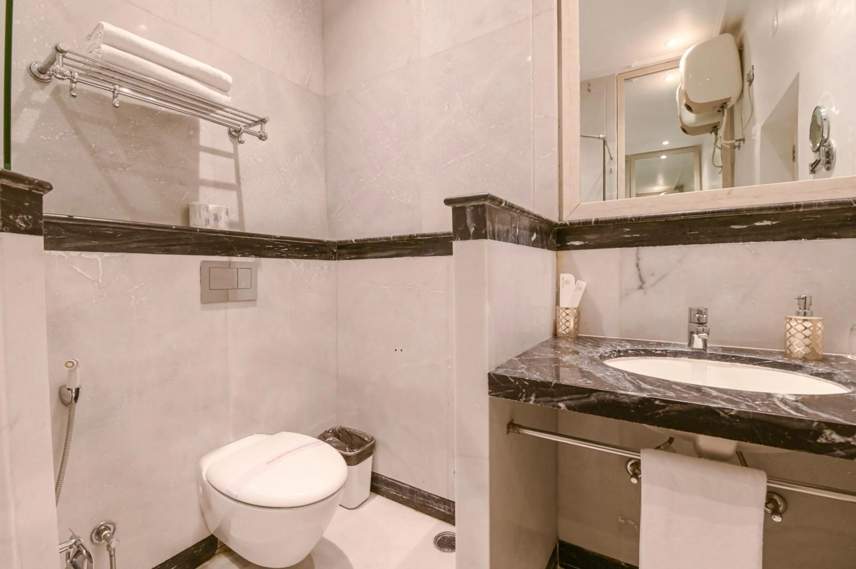 Toilet in Jagat Niwas Palace