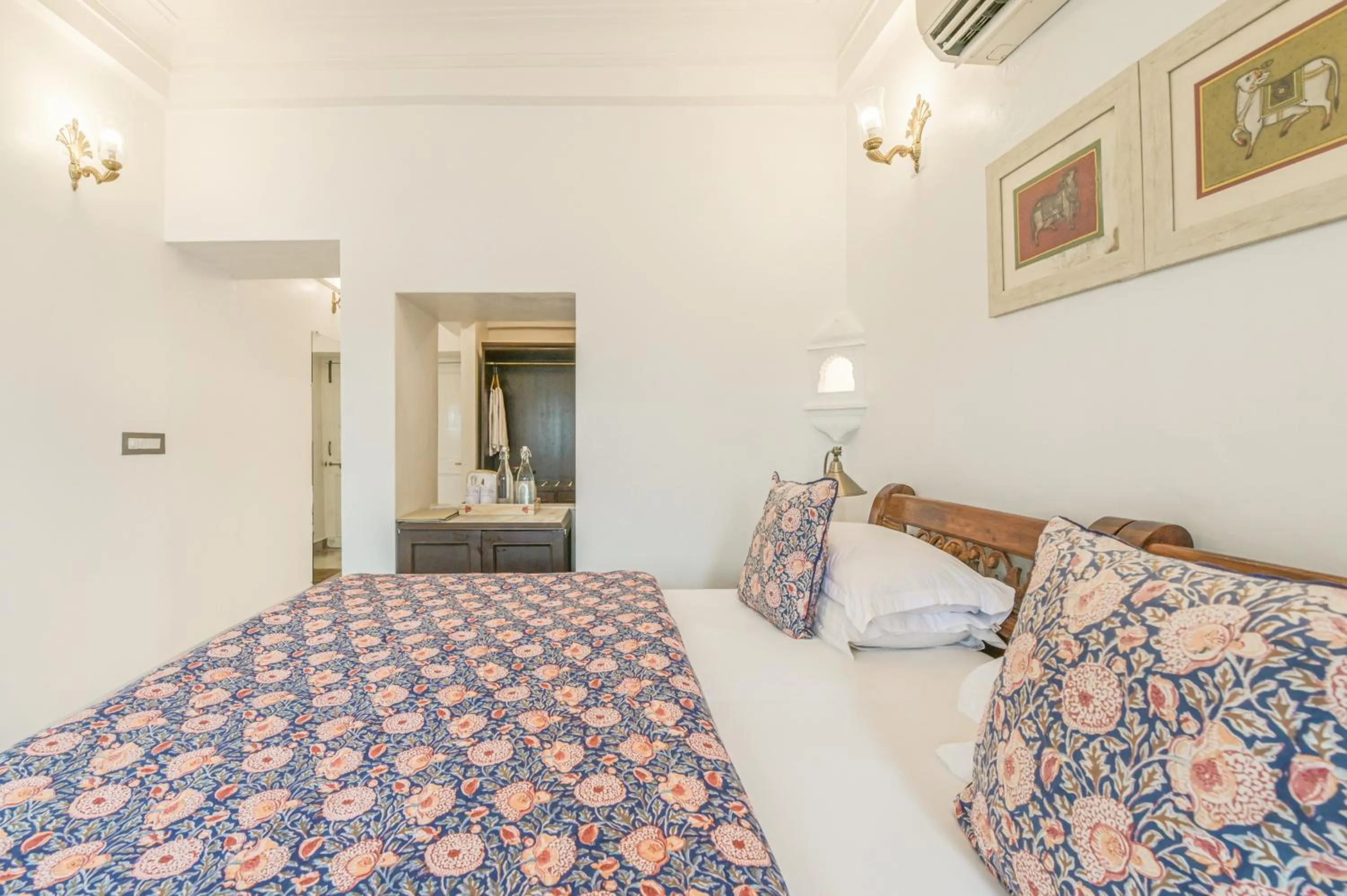 Bedroom, Bed in Jagat Niwas Palace