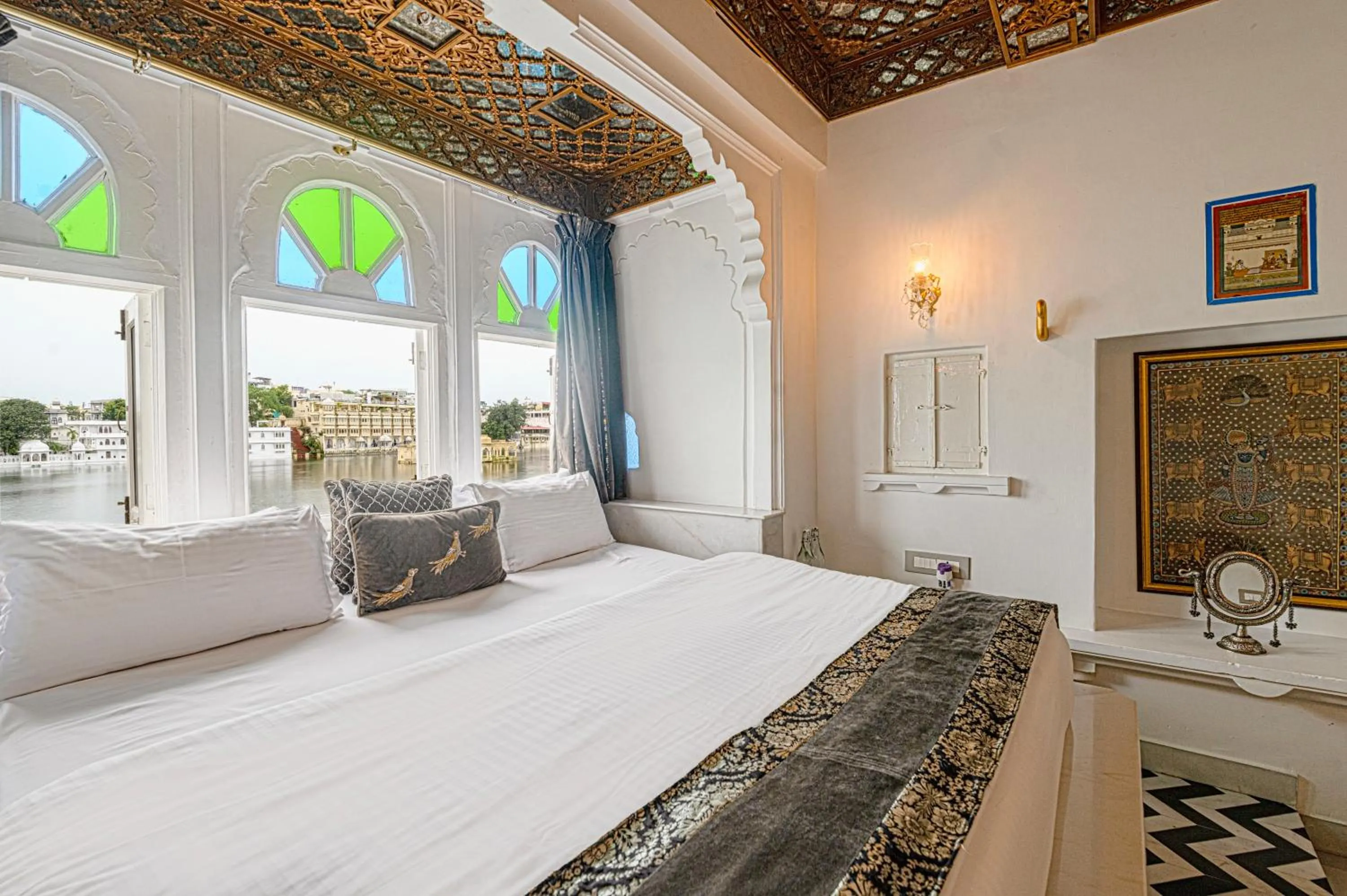 Bed in Jagat Niwas Palace