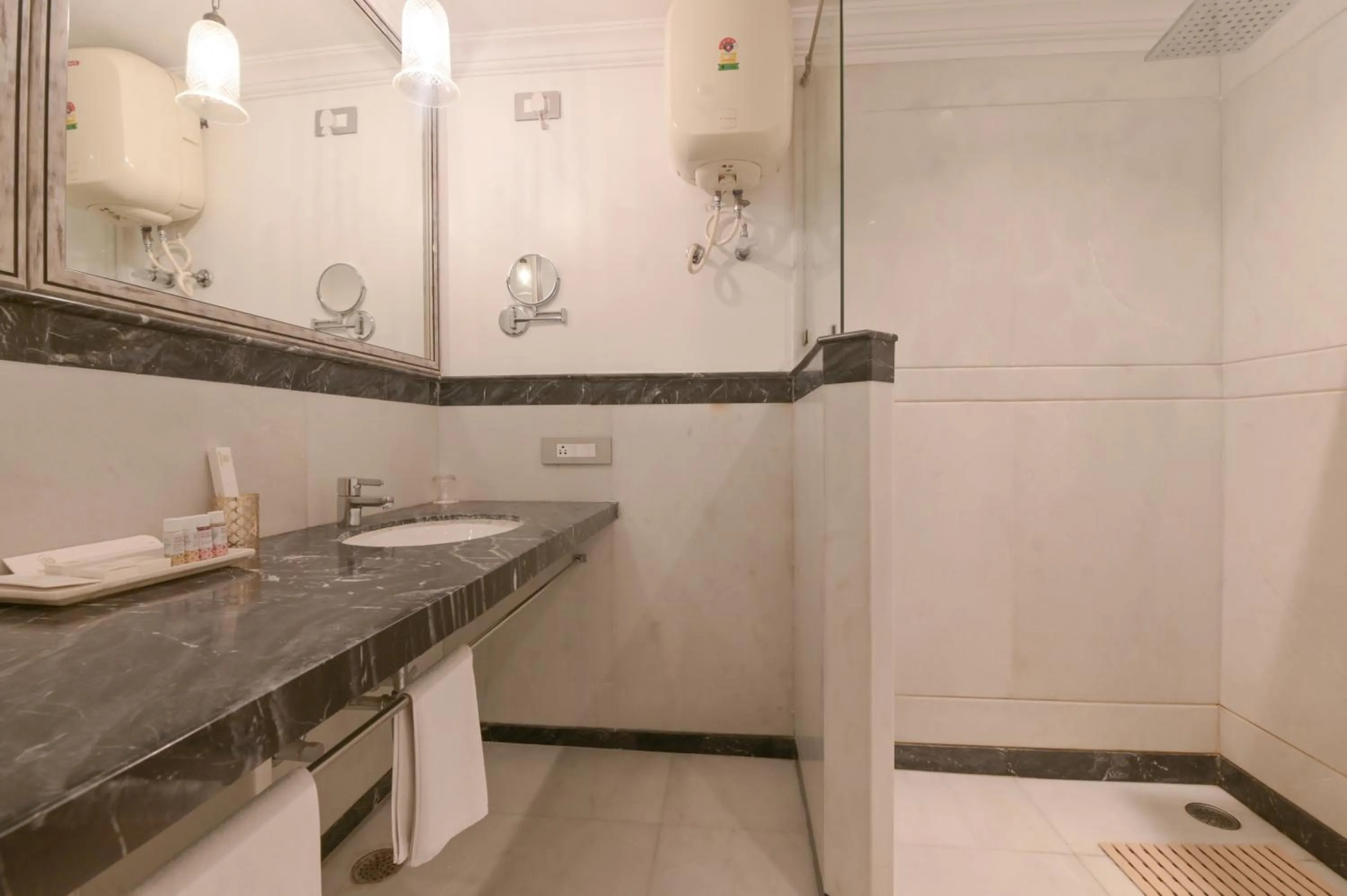 Bathroom in Jagat Niwas Palace