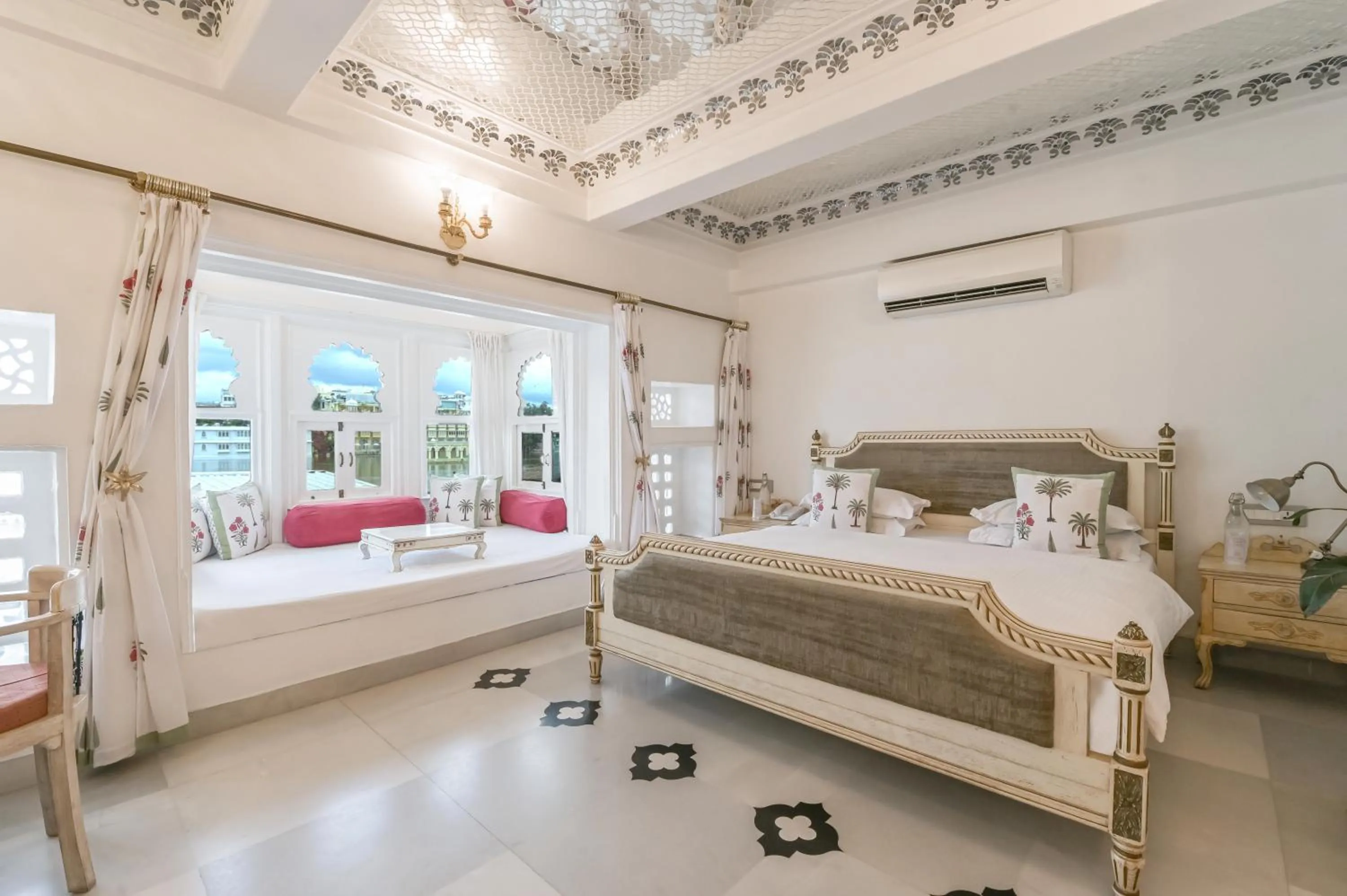 View (from property/room), Bed in Jagat Niwas Palace