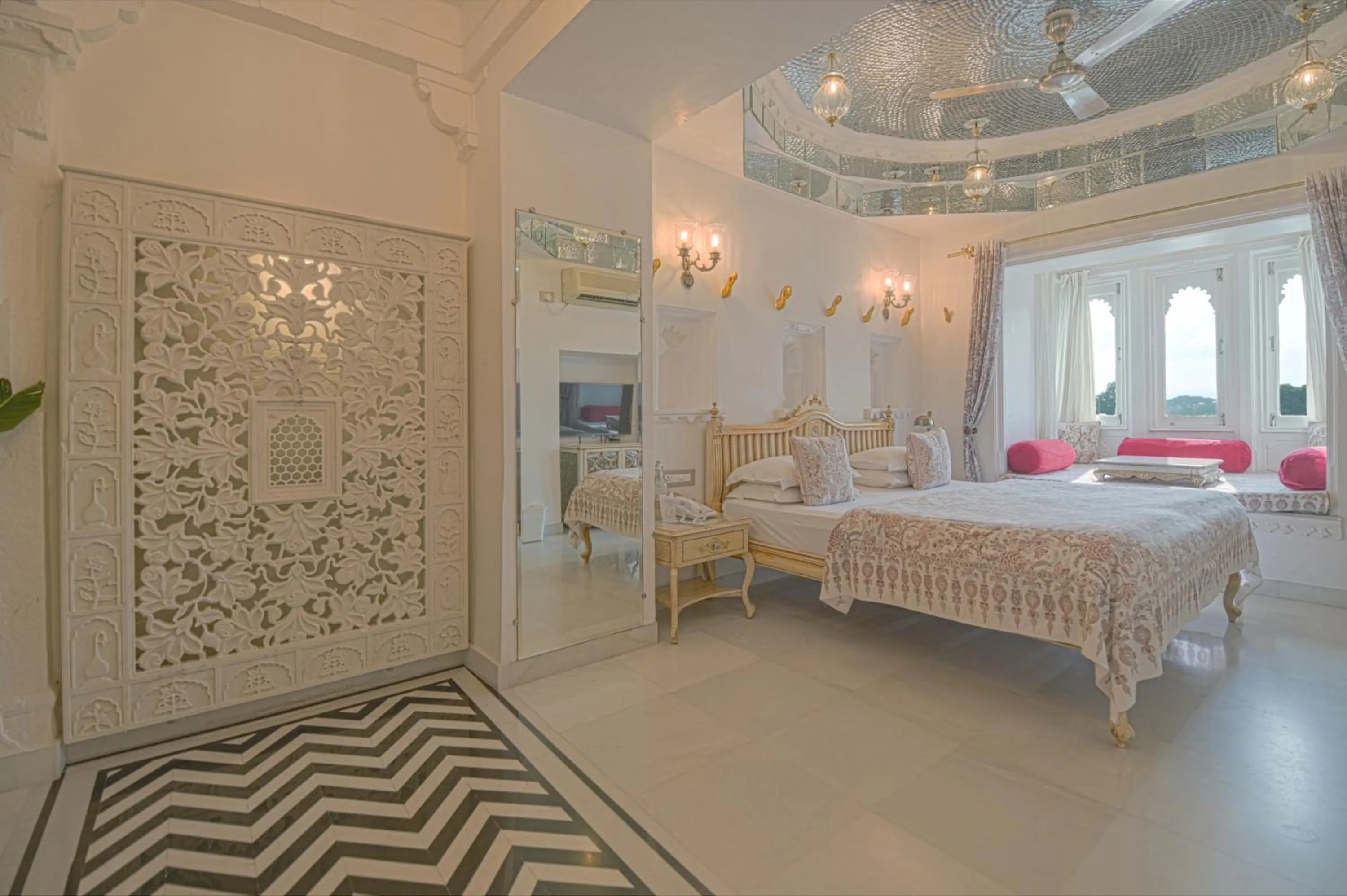 Bedroom, Bed in Jagat Niwas Palace