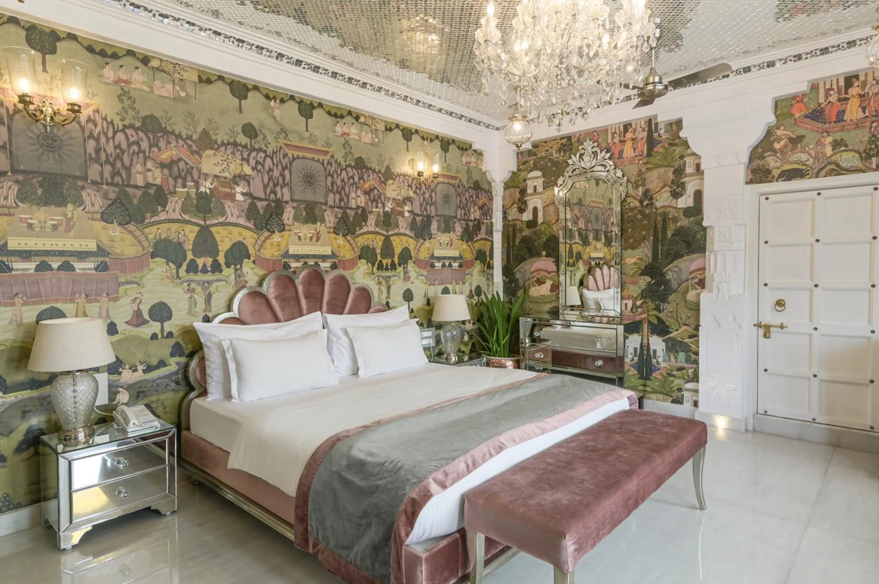 Bed in Jagat Niwas Palace