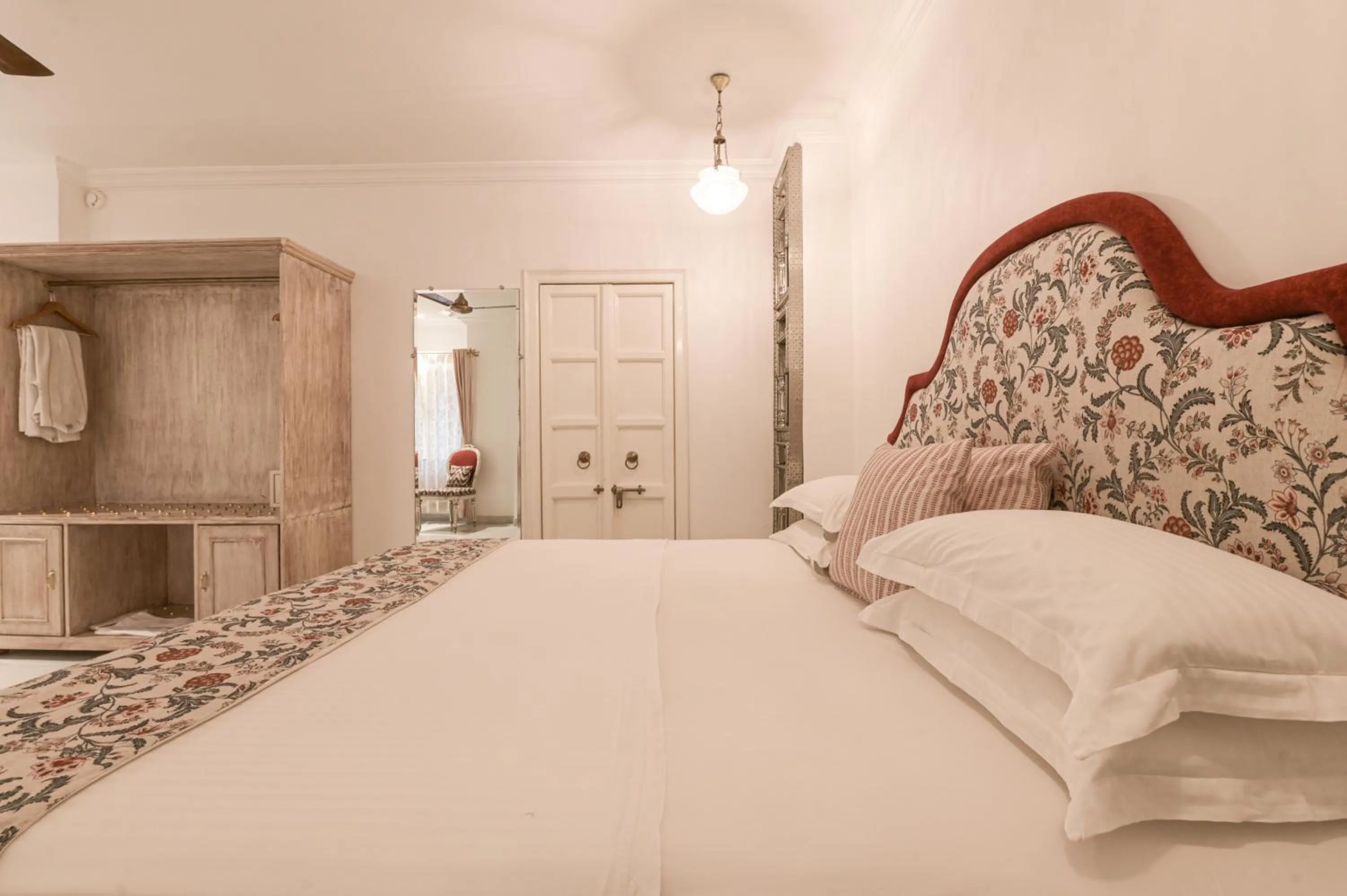 Bed in Jagat Niwas Palace