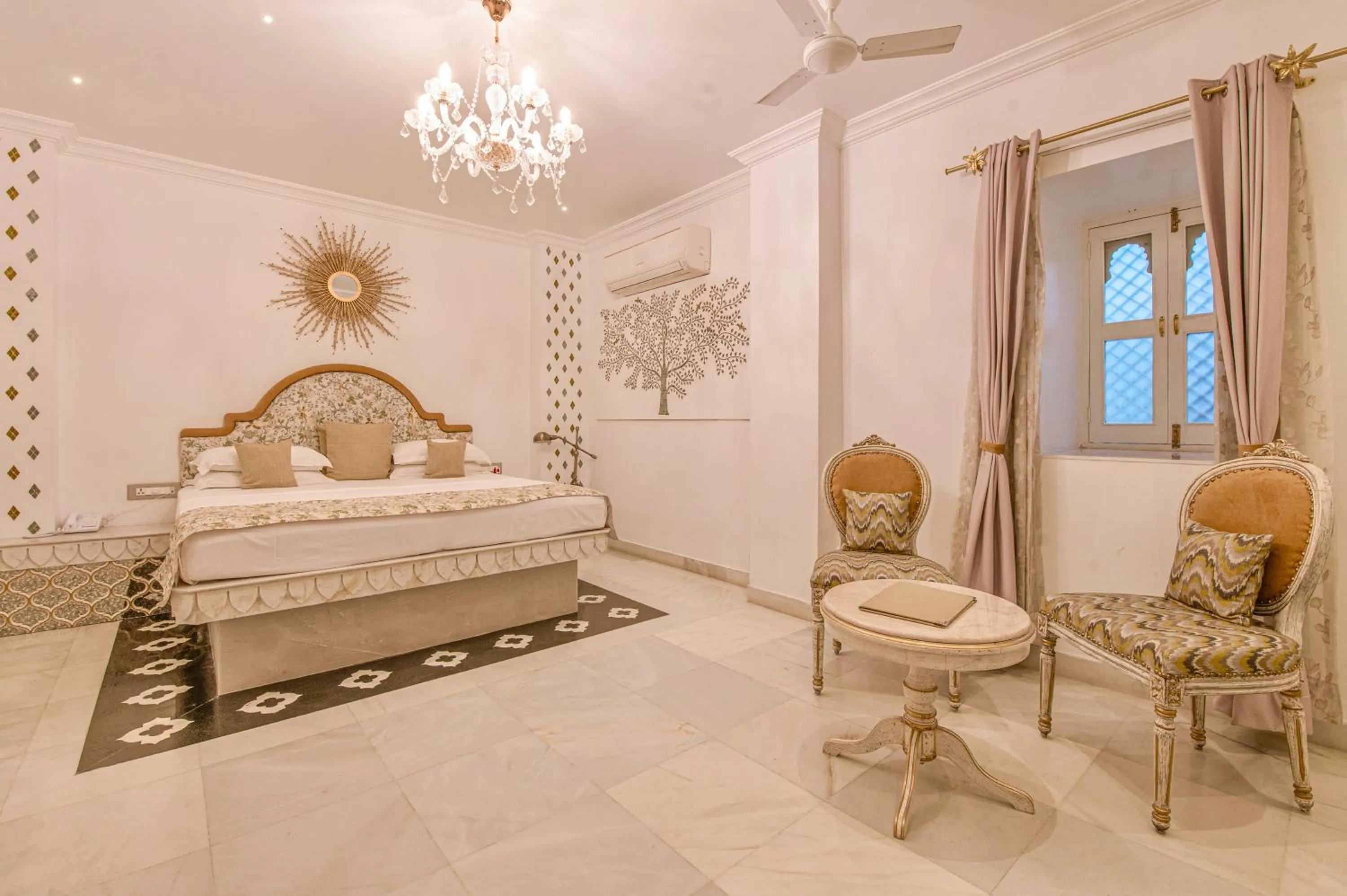 Seating area, Bed in Jagat Niwas Palace