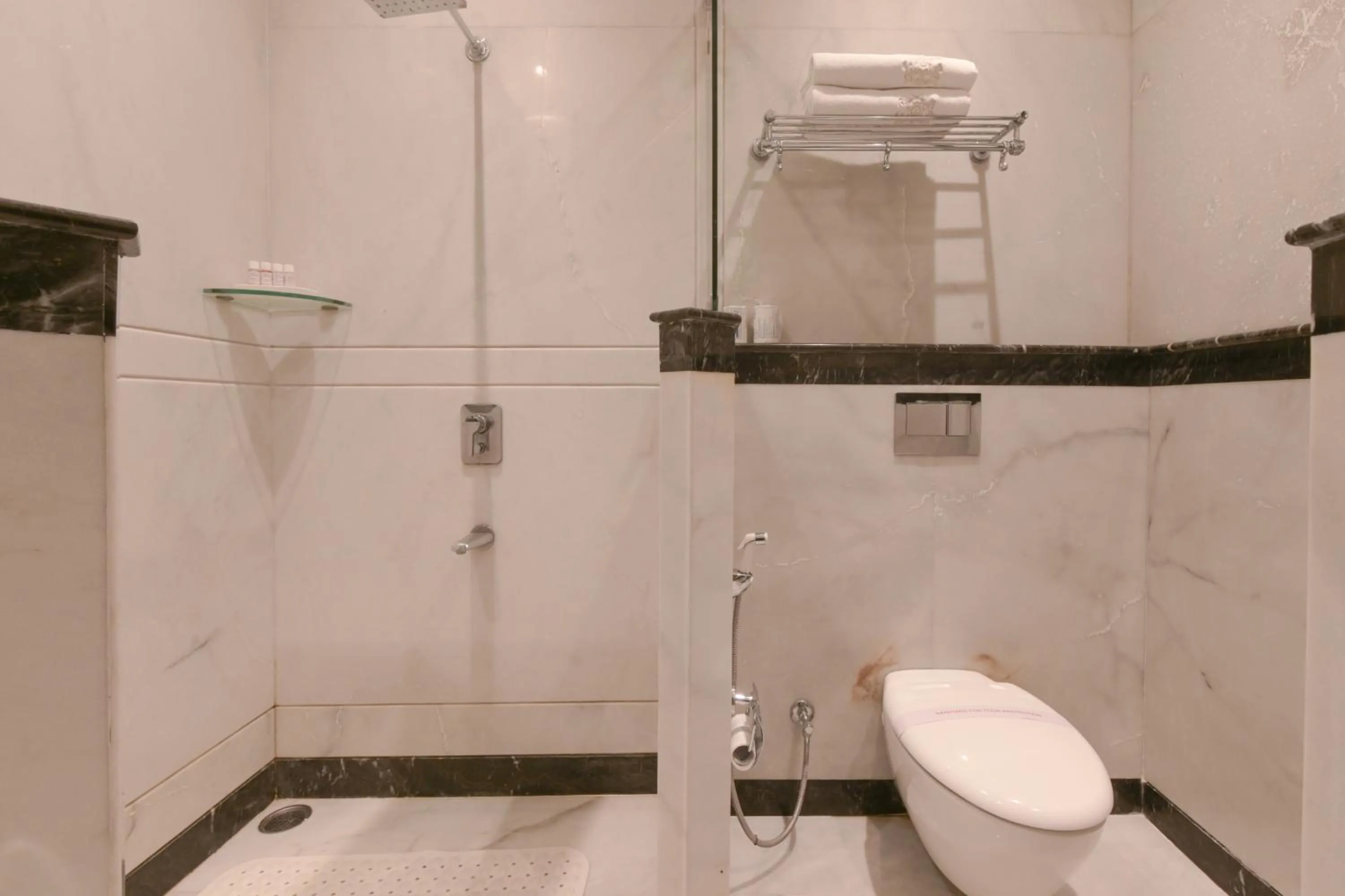 Bathroom in Jagat Niwas Palace