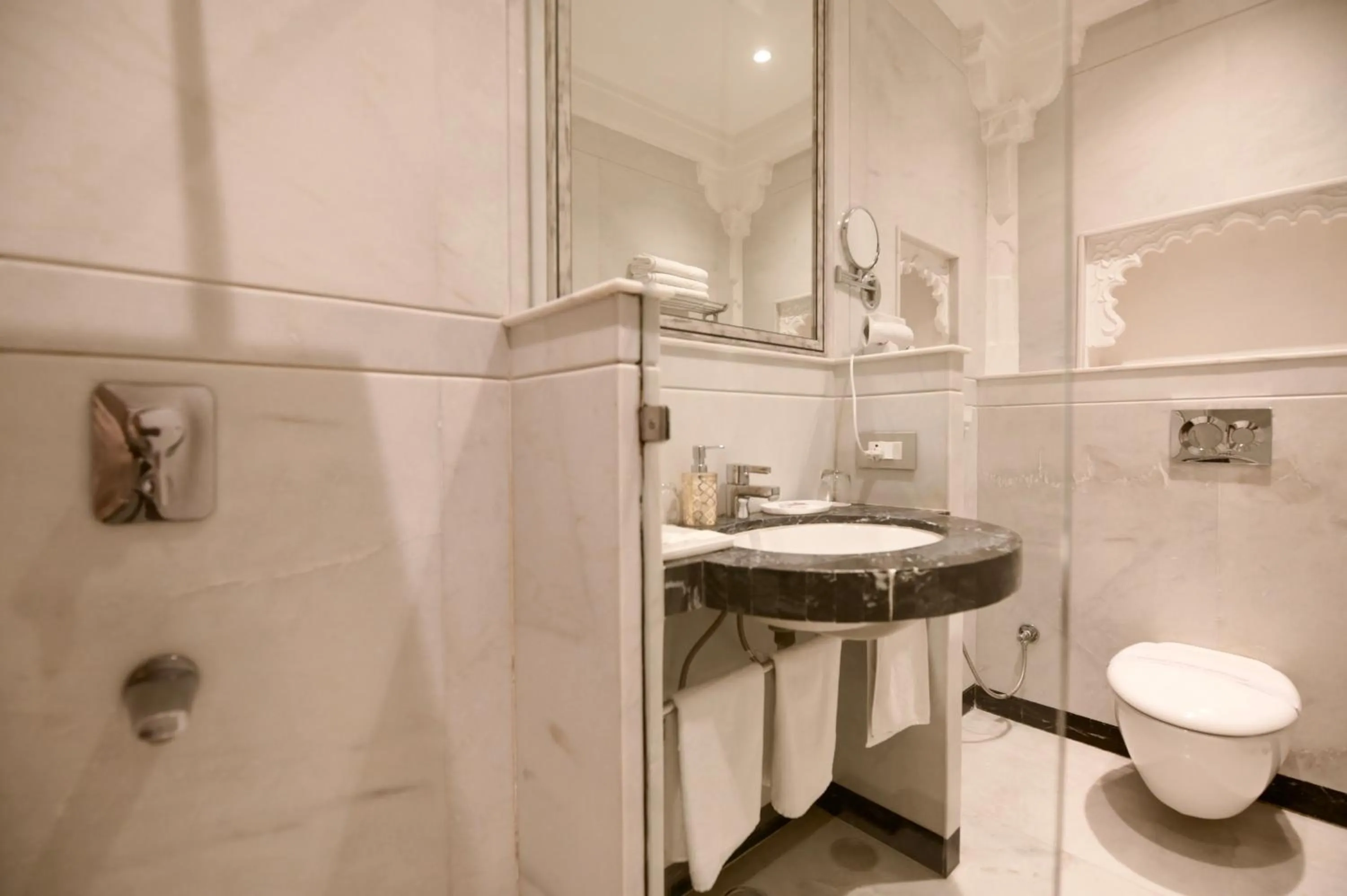 Toilet in Jagat Niwas Palace