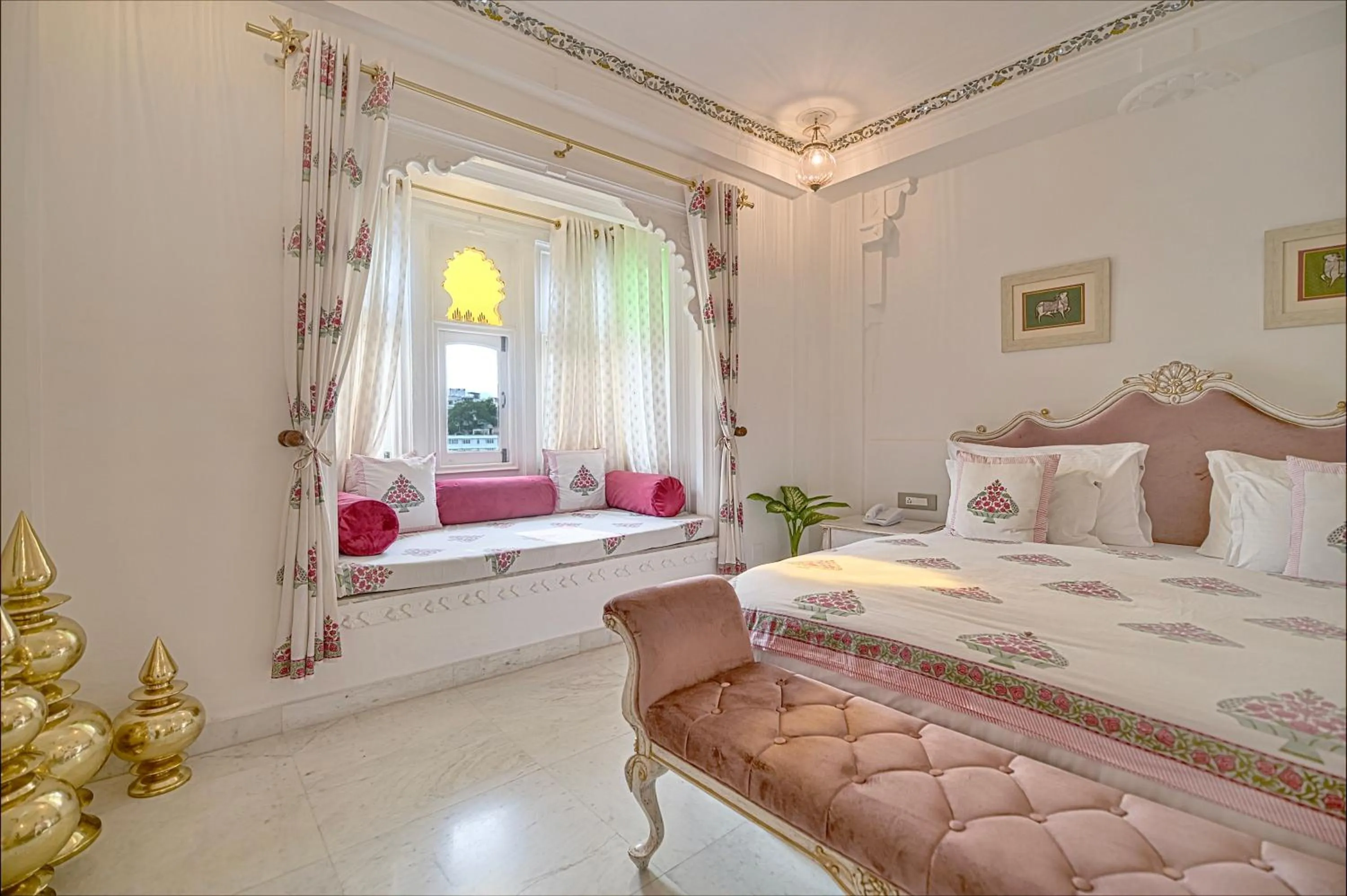 Bedroom, Bed in Jagat Niwas Palace