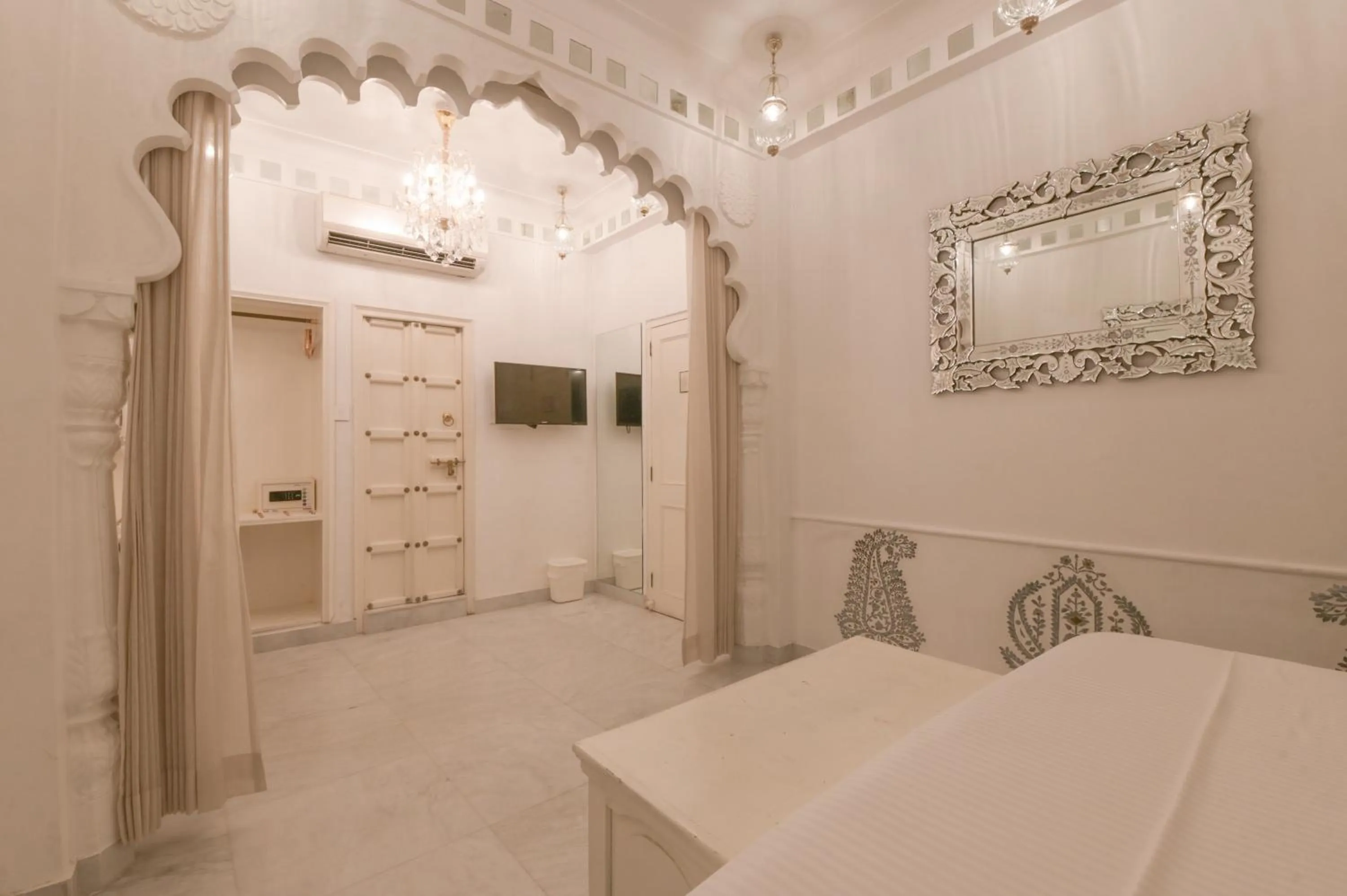 TV and multimedia, Bed in Jagat Niwas Palace