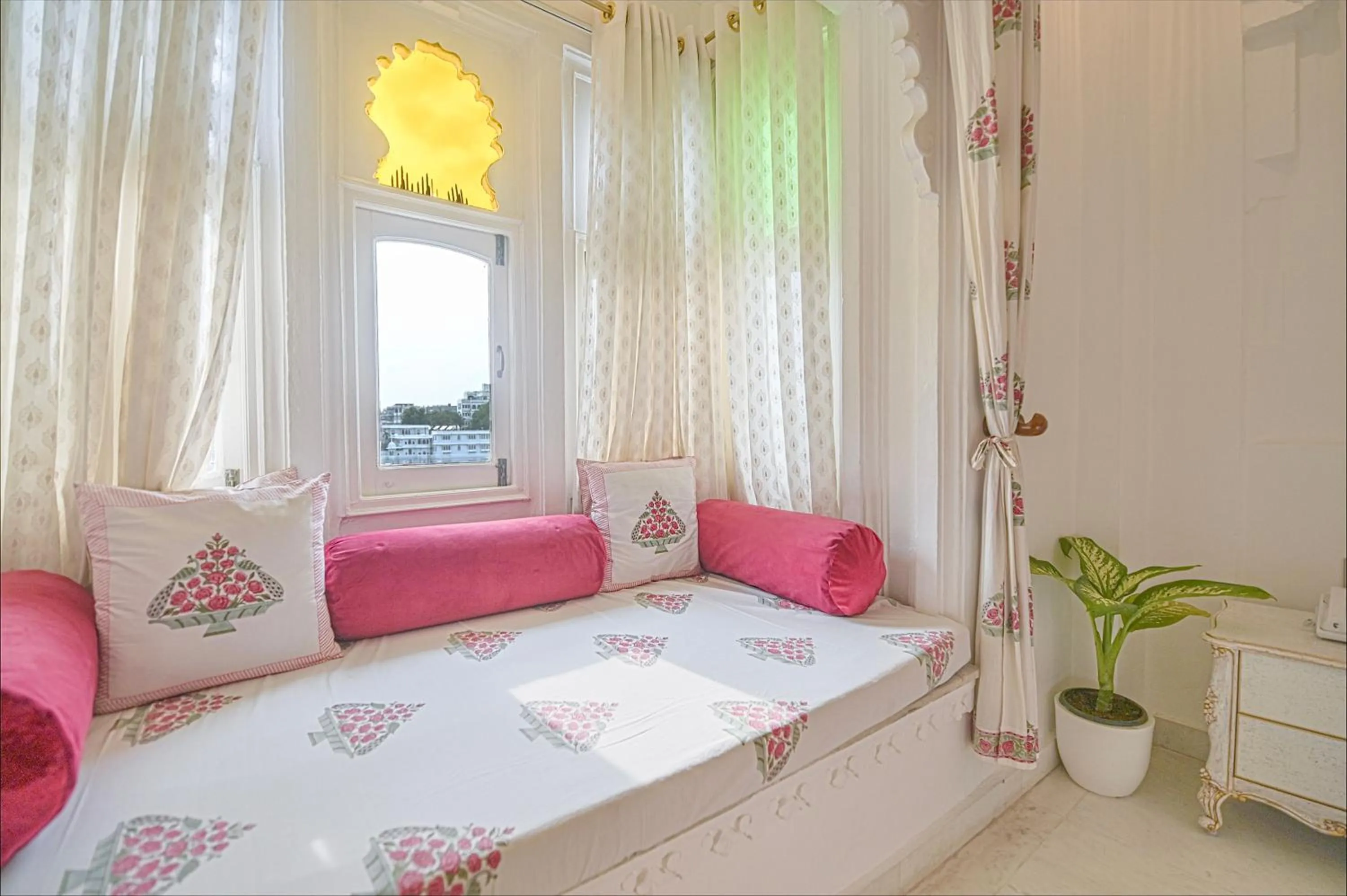 Seating area, Bed in Jagat Niwas Palace